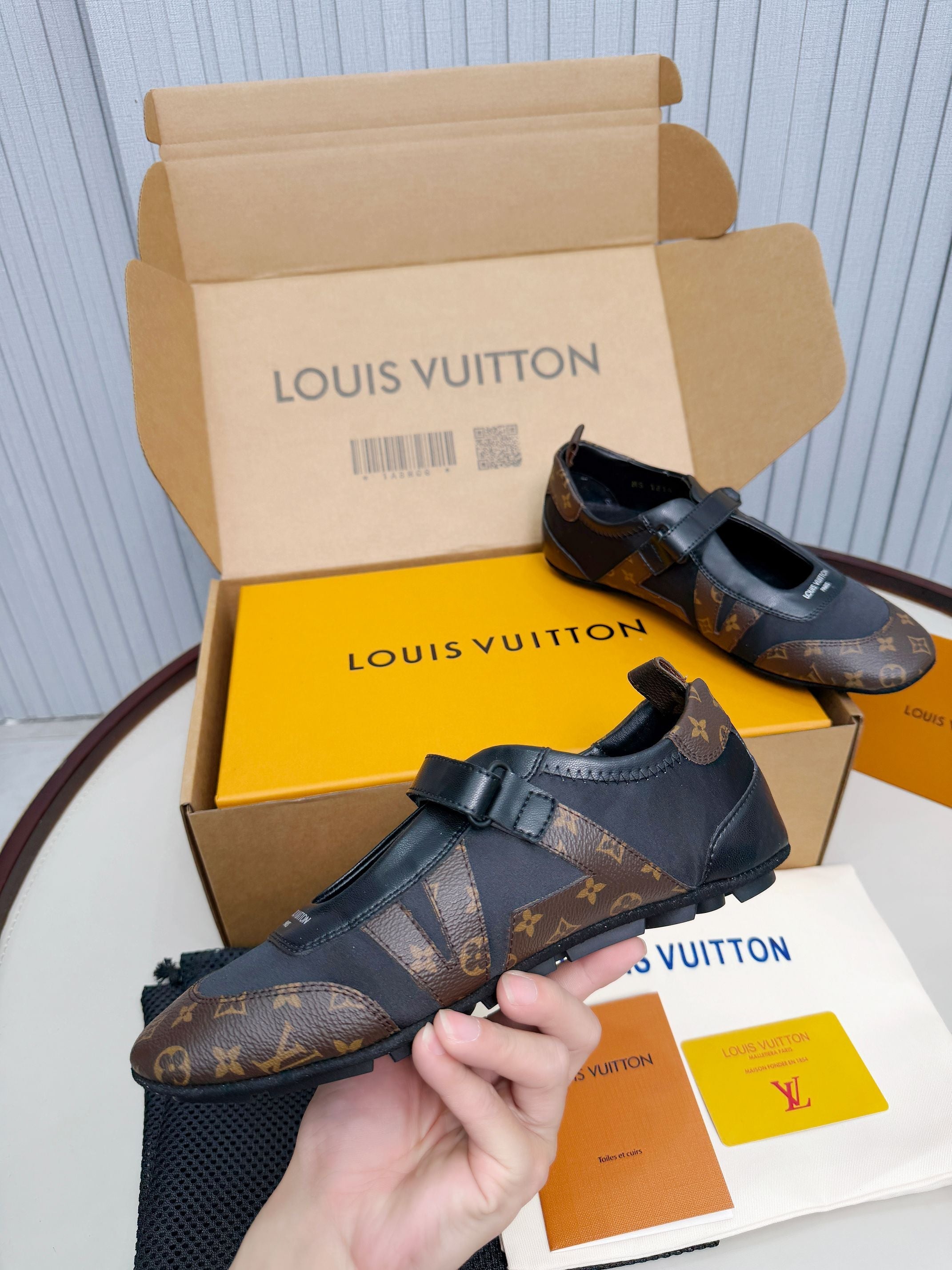 LV 26ss Sneakerina Mary Jane Black Brown Cowhide 674023