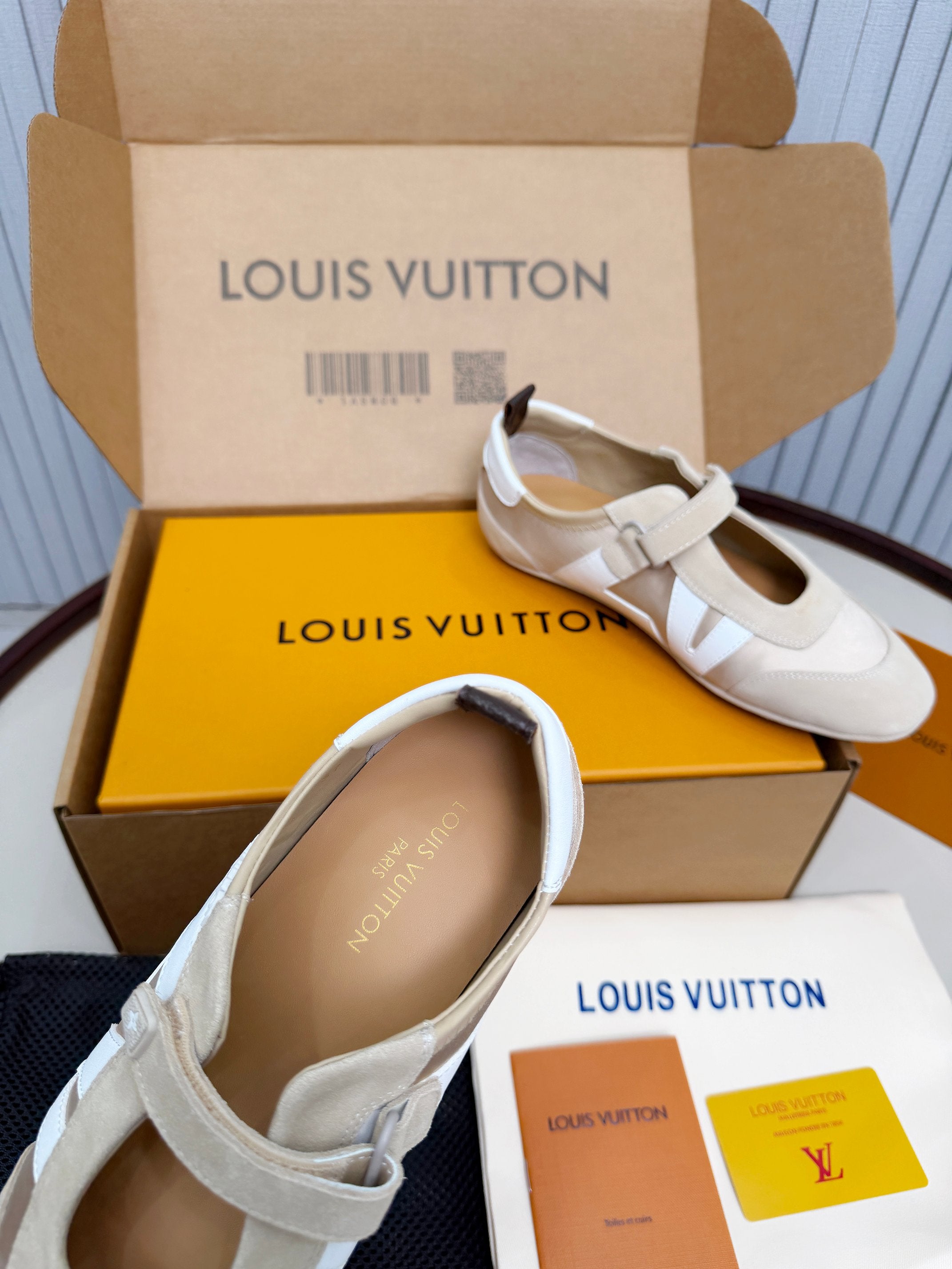 LV 26ss Sneakerina Mary Jane Beige White Suede Cowhide 674024