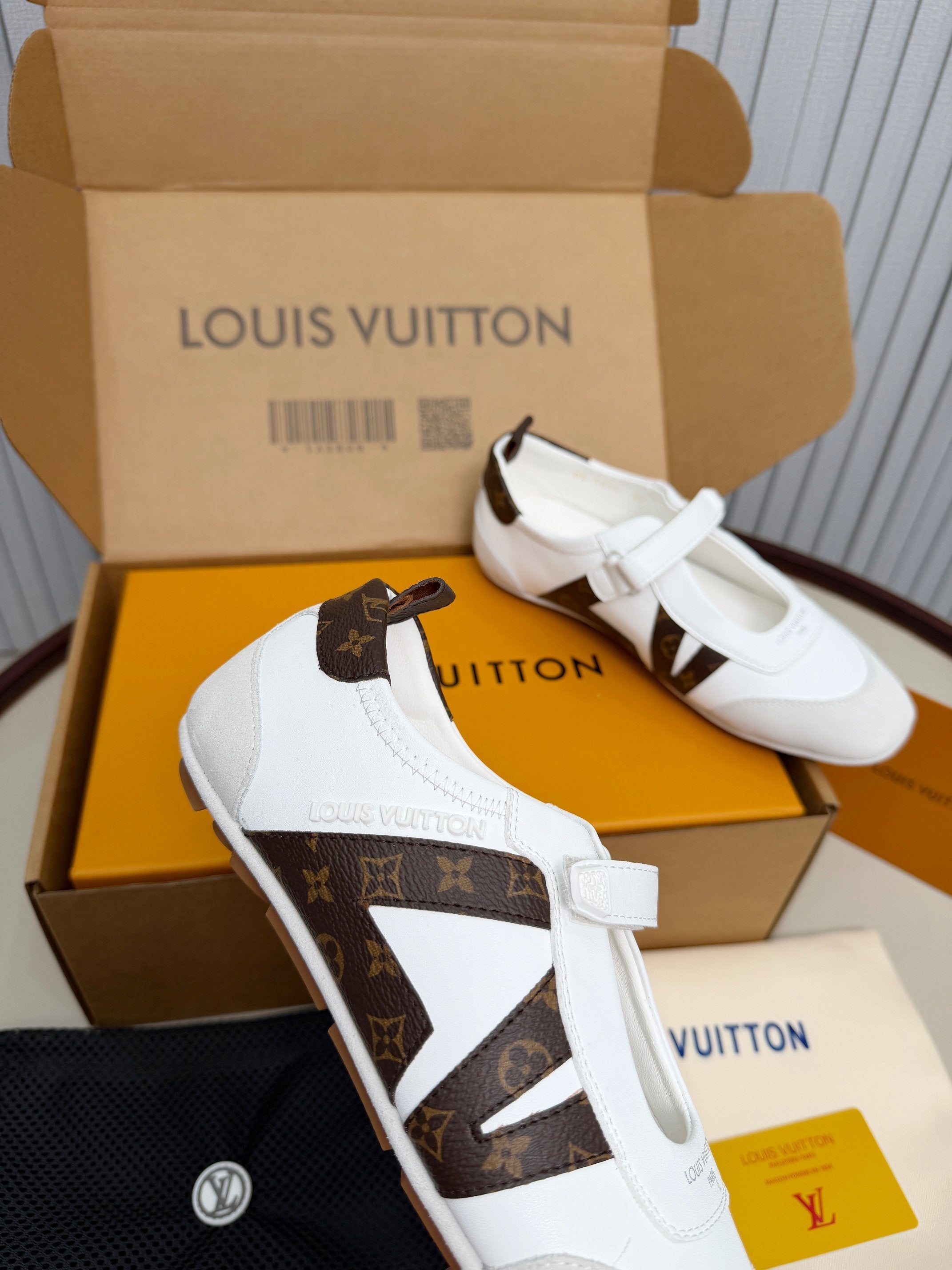 LV 26ss Sneakerina Mary Jane White Brown Suede Cowhide 674025