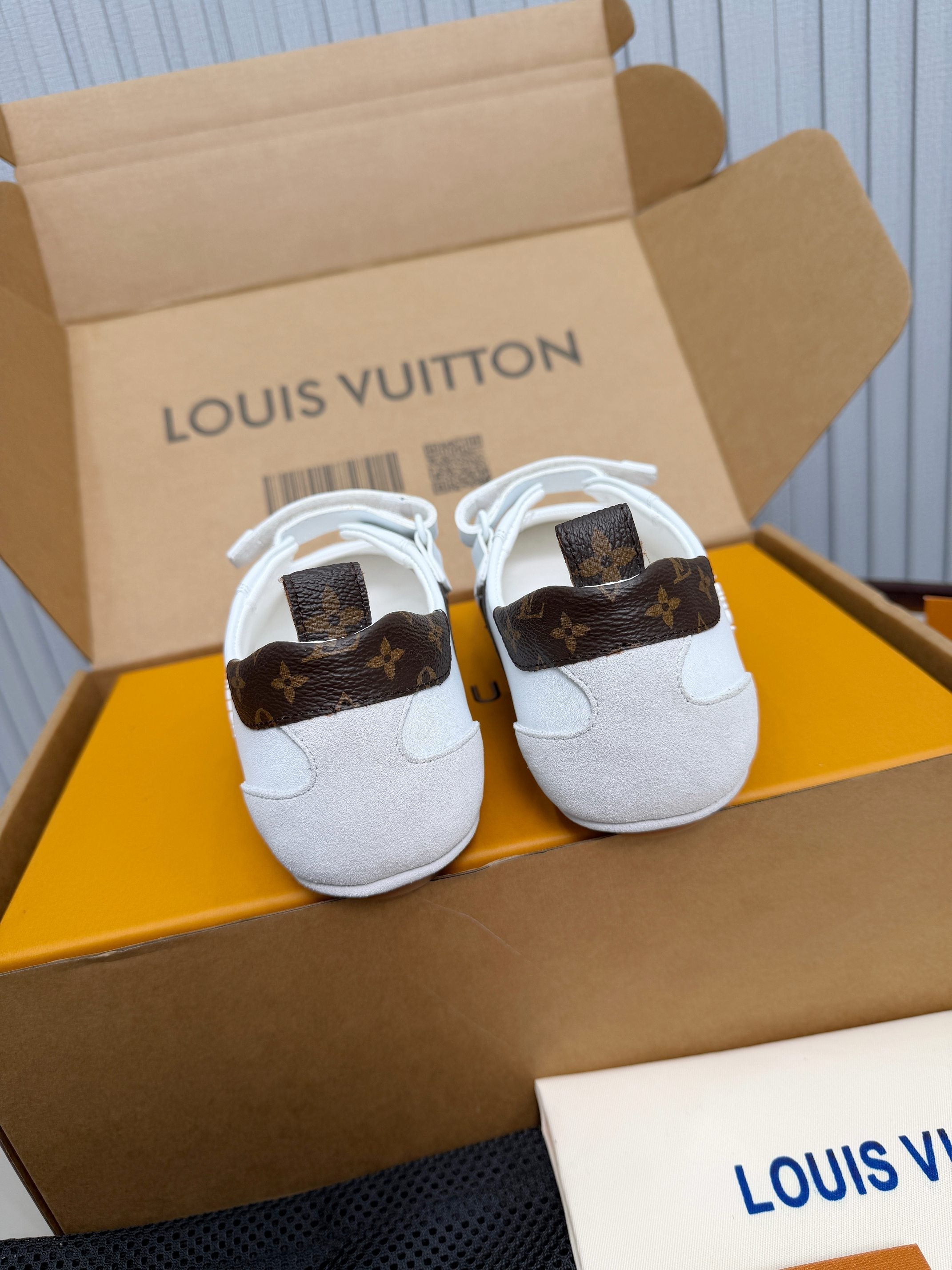 LV 26ss Sneakerina Mary Jane White Brown Suede Cowhide 674025