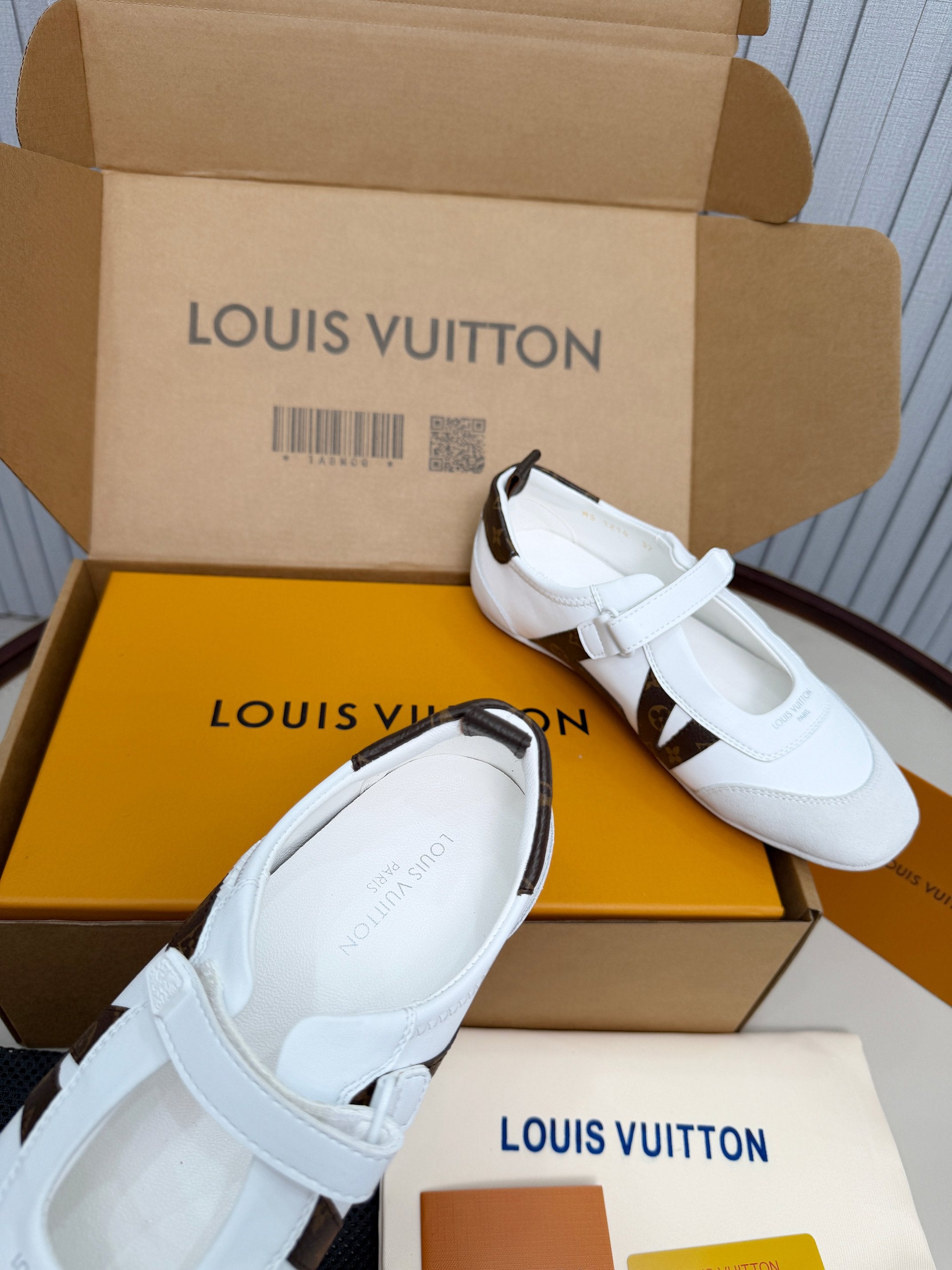 LV 26ss Sneakerina Mary Jane White Brown Suede Cowhide 674025