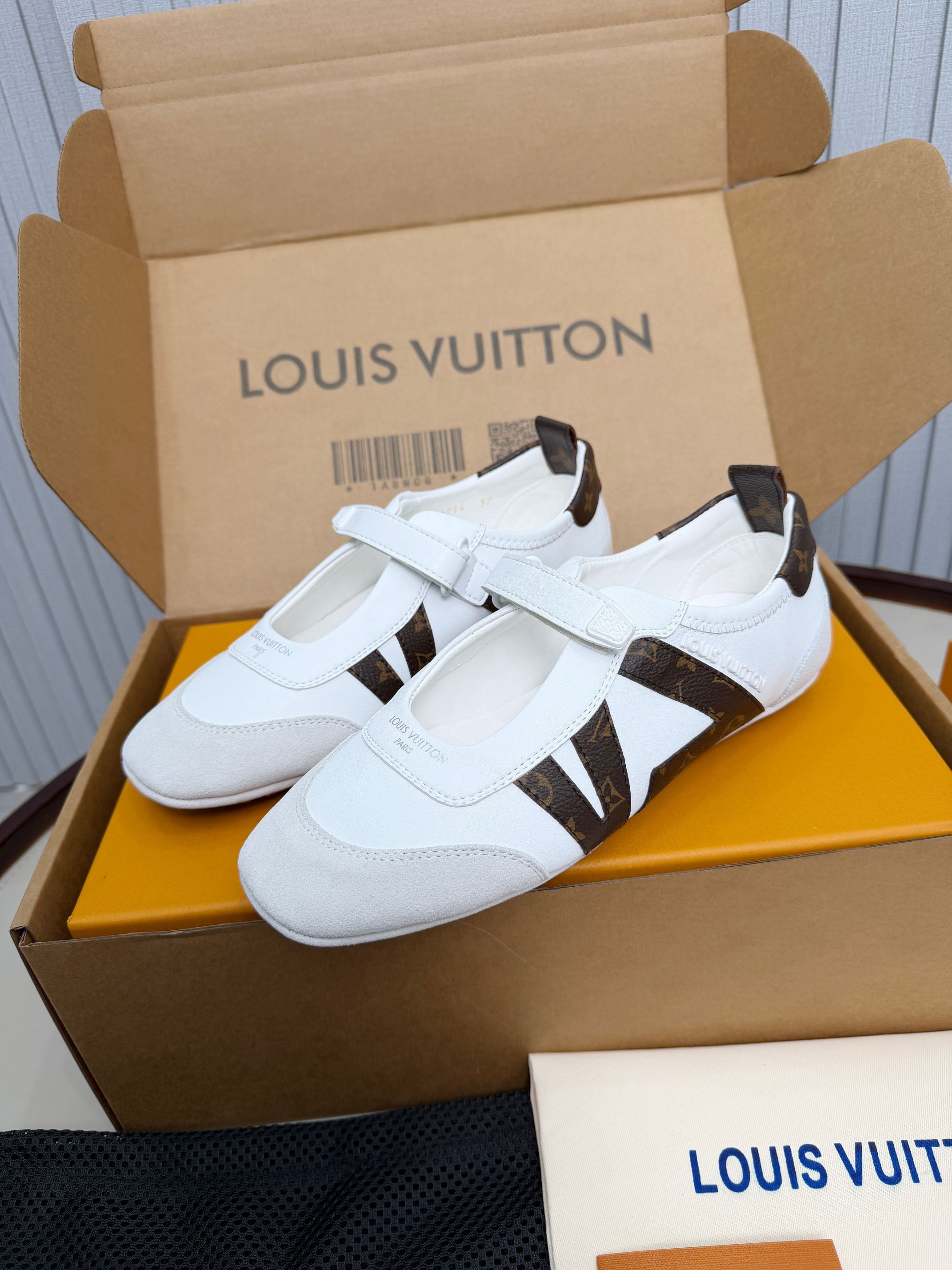LV 26ss Sneakerina Mary Jane White Brown Suede Cowhide 674025