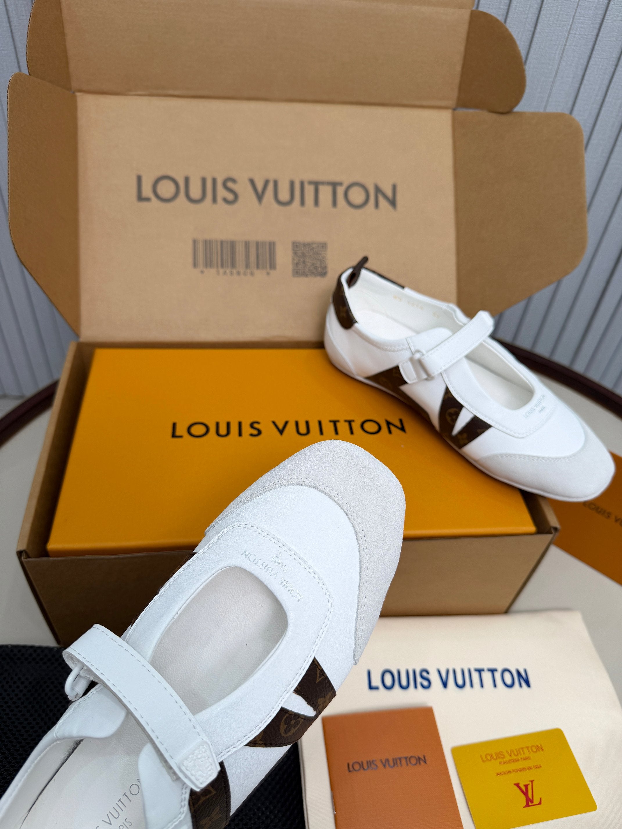 LV 26ss Sneakerina Mary Jane White Brown Suede Cowhide 674025
