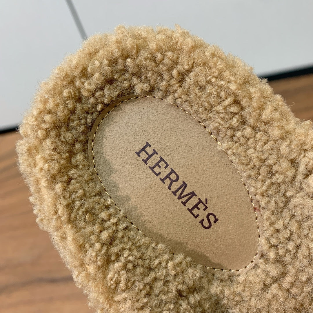 HM Chypre Sandal In Light Brown Lamb Wool 984186