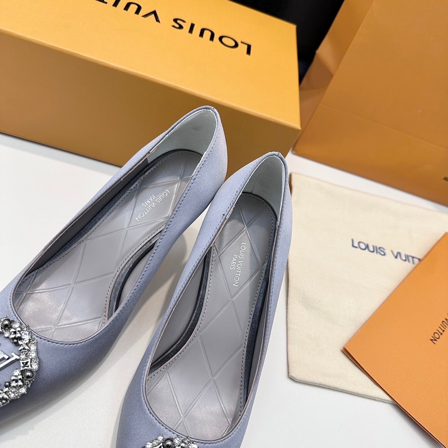 LV 26s  Pointed-Toe High Heels 75 Light Lavender Premium Satin 622443