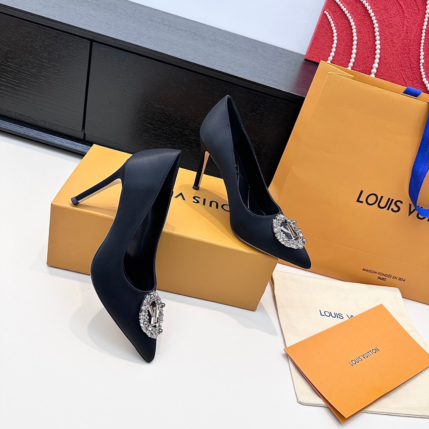 LV 26s  Pointed-Toe High Heels 95 Black Premium Satin 622452