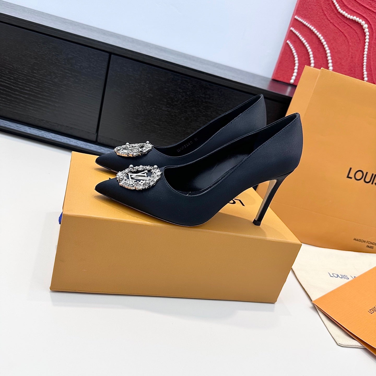 LV 26s  Pointed-Toe High Heels 95 Black Premium Satin 622452