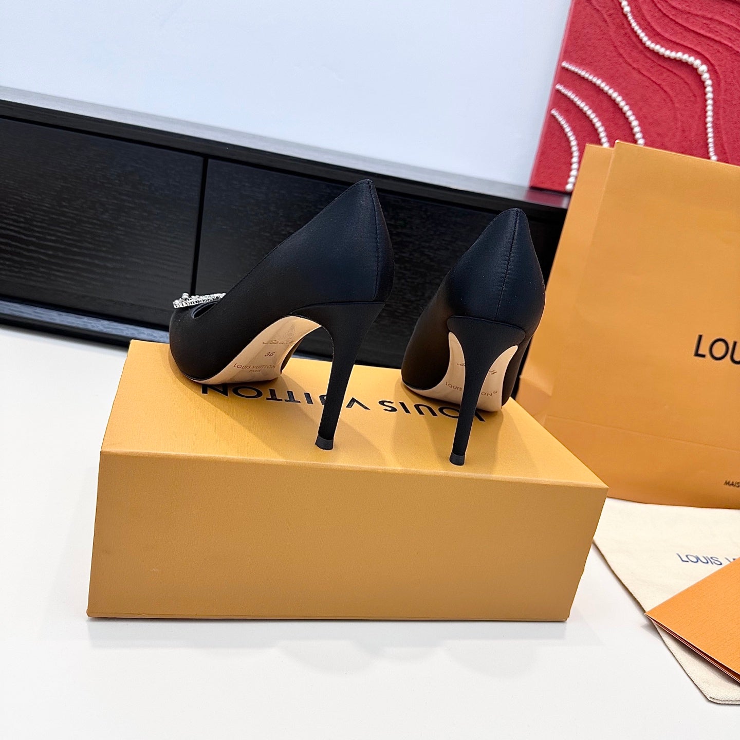 LV 26s  Pointed-Toe High Heels 95 Black Premium Satin 622452