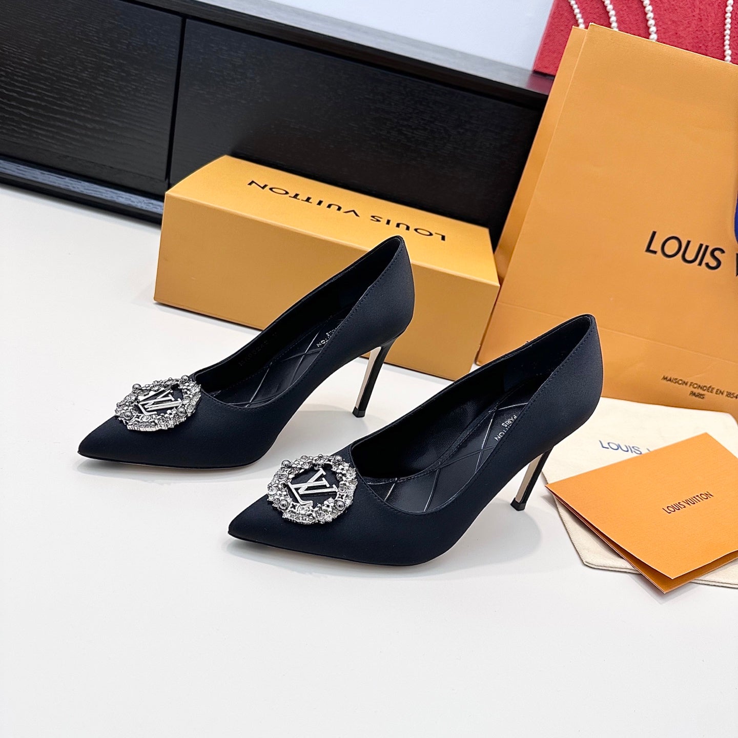 LV 26s  Pointed-Toe High Heels 95 Black Premium Satin 622452