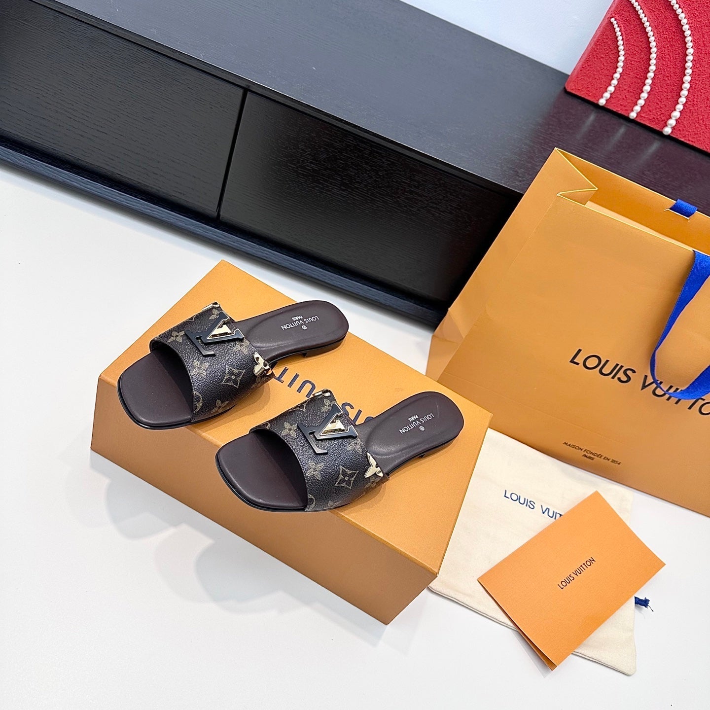 LV 26s V-Buck Sandals Dark Brown Calfskin 622391