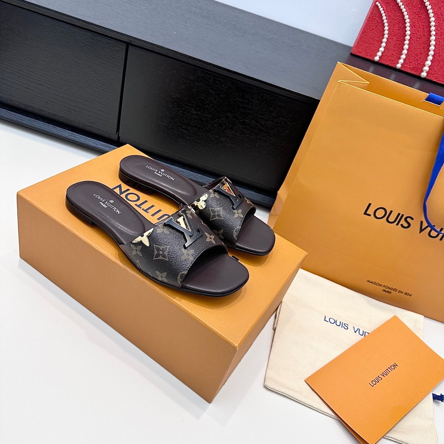 LV 26s V-Buck Sandals Dark Brown Calfskin 622391