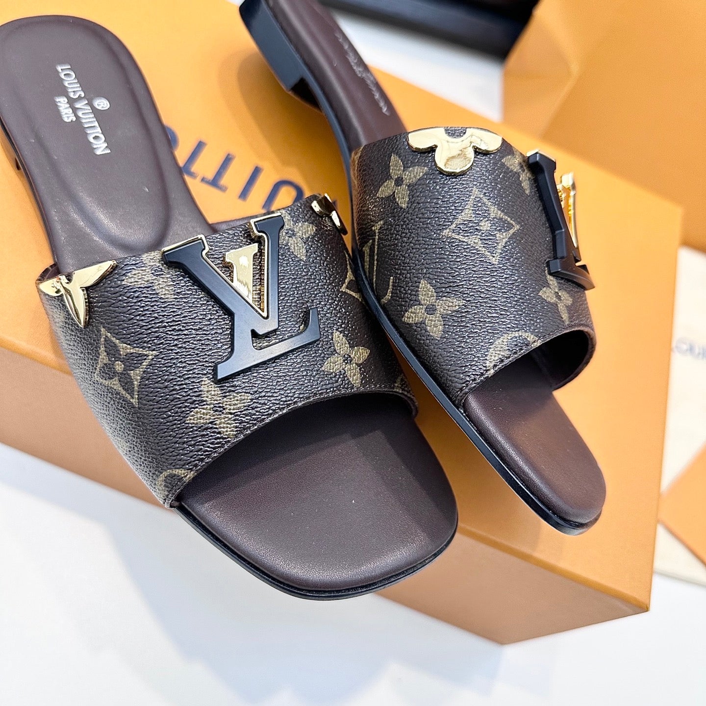 LV 26s V-Buck Sandals Dark Brown Calfskin 622391
