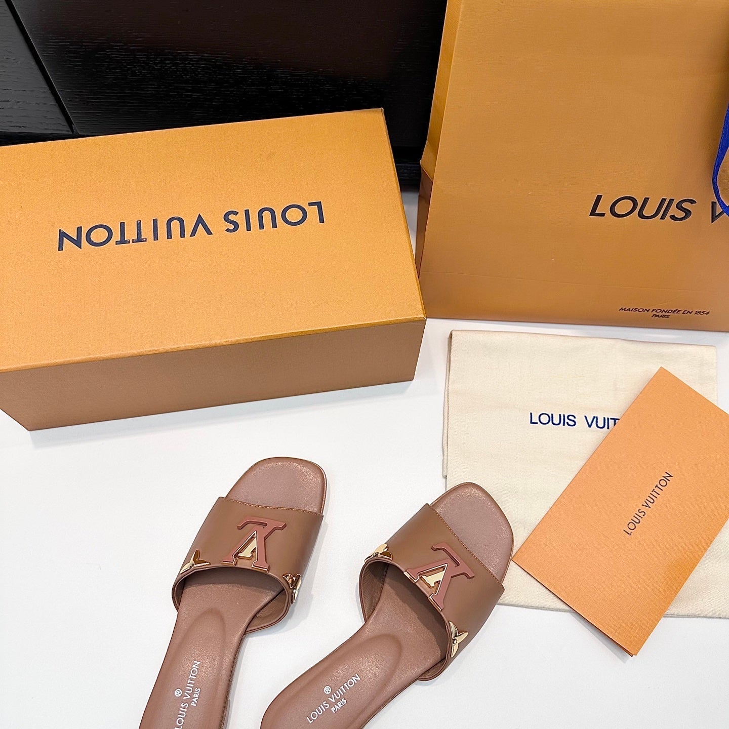 LV 26s V-Buck Sandals Light Brown Calfskin 622395