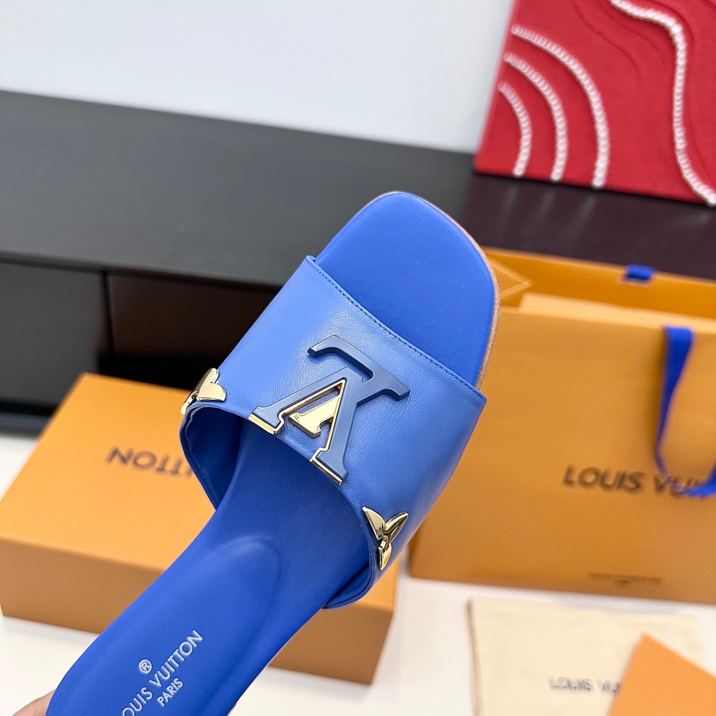 LV 26s V-Buck Sandals Cobalt Blue Calfskin 622401