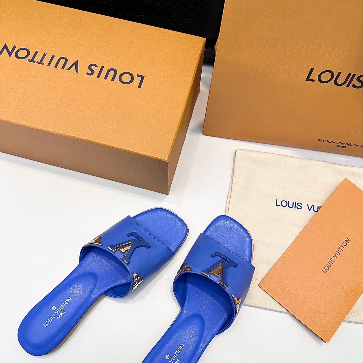 LV 26s V-Buck Sandals Cobalt Blue Calfskin 622401