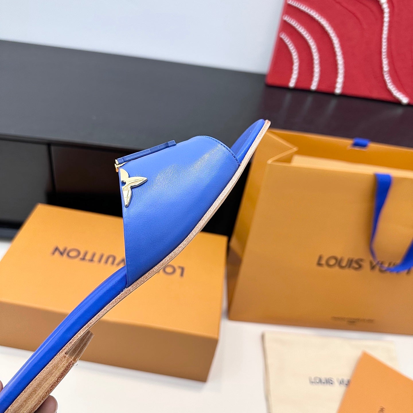 LV 26s V-Buck Sandals Cobalt Blue Calfskin 622401