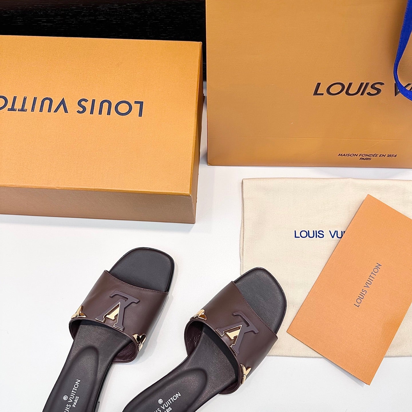LV 26s V-Buck Sandals Chocolate Brown Calfskin 622403