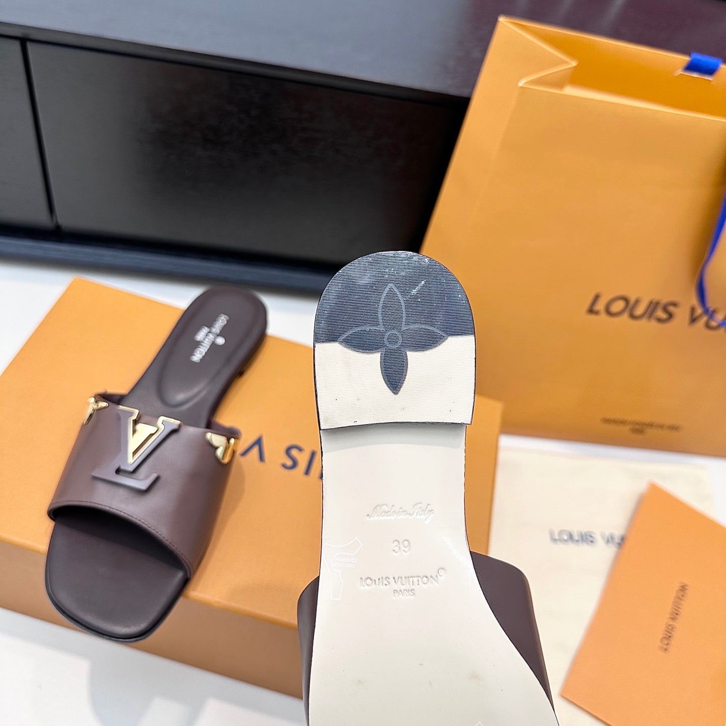 LV 26s V-Buck Sandals Chocolate Brown Calfskin 622403