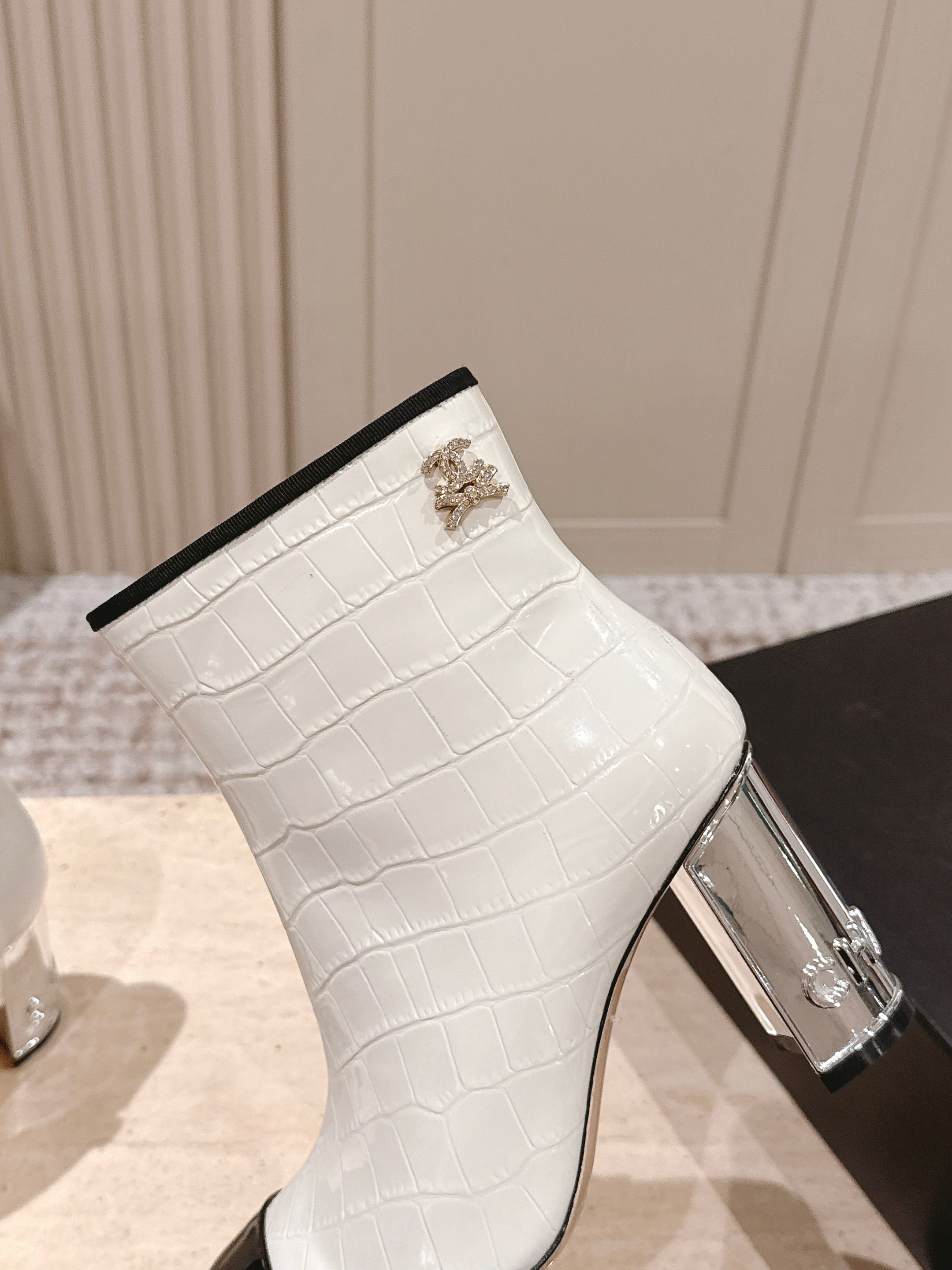 CC high-heeled ankle boots white black patent calfskin 532830