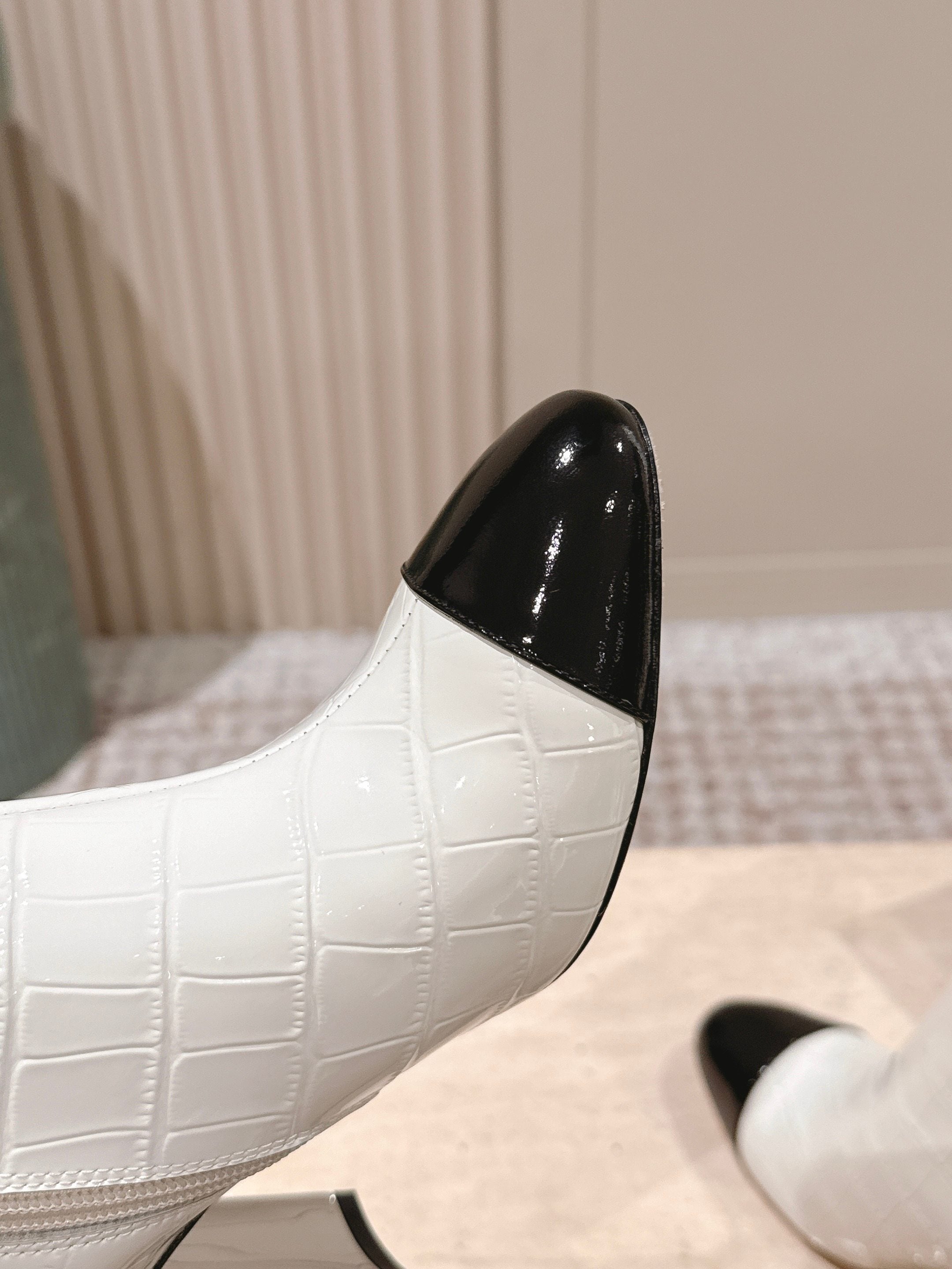 CC high-heeled ankle boots white black patent calfskin 532830