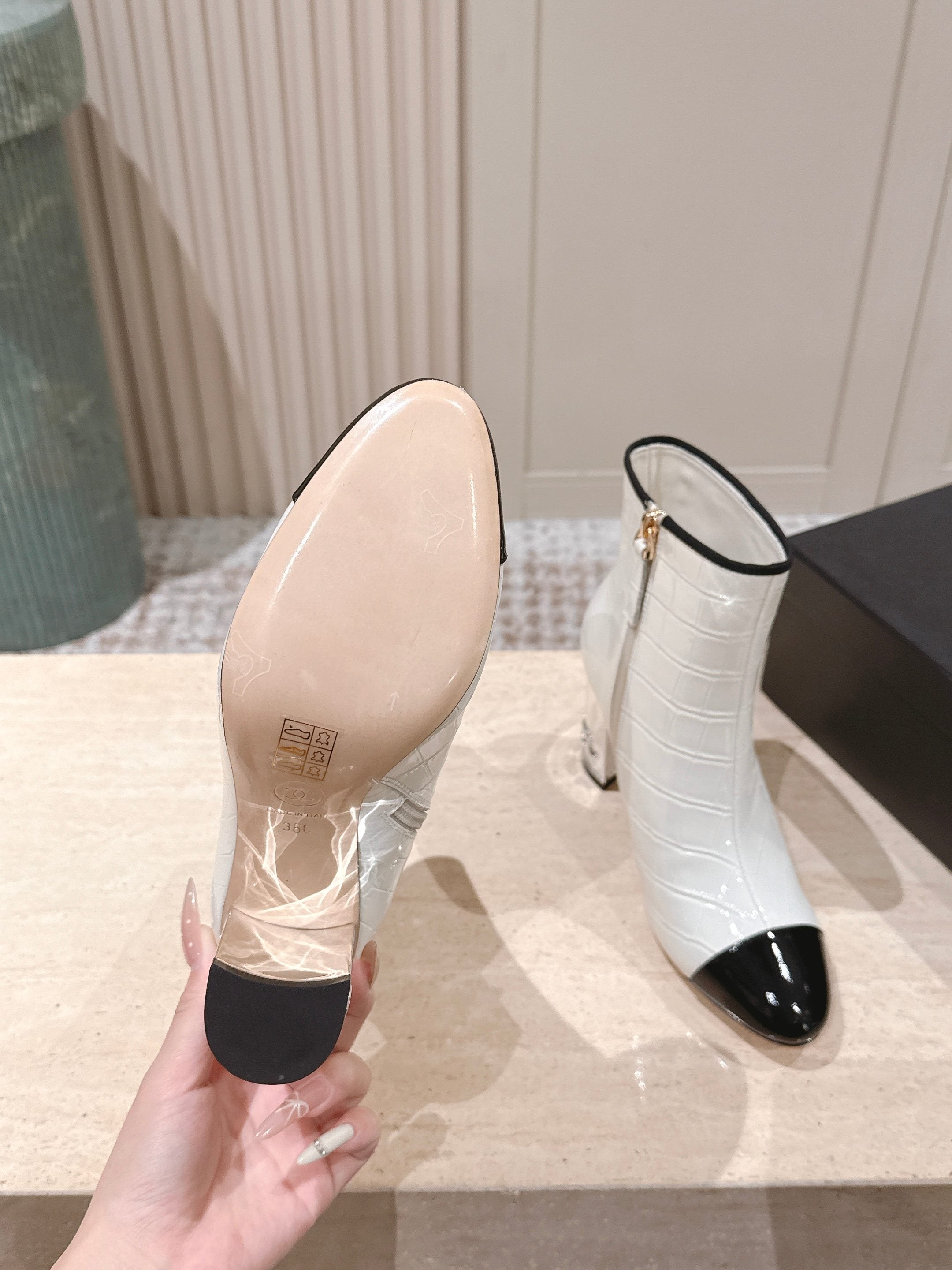 CC high-heeled ankle boots white black patent calfskin 532830
