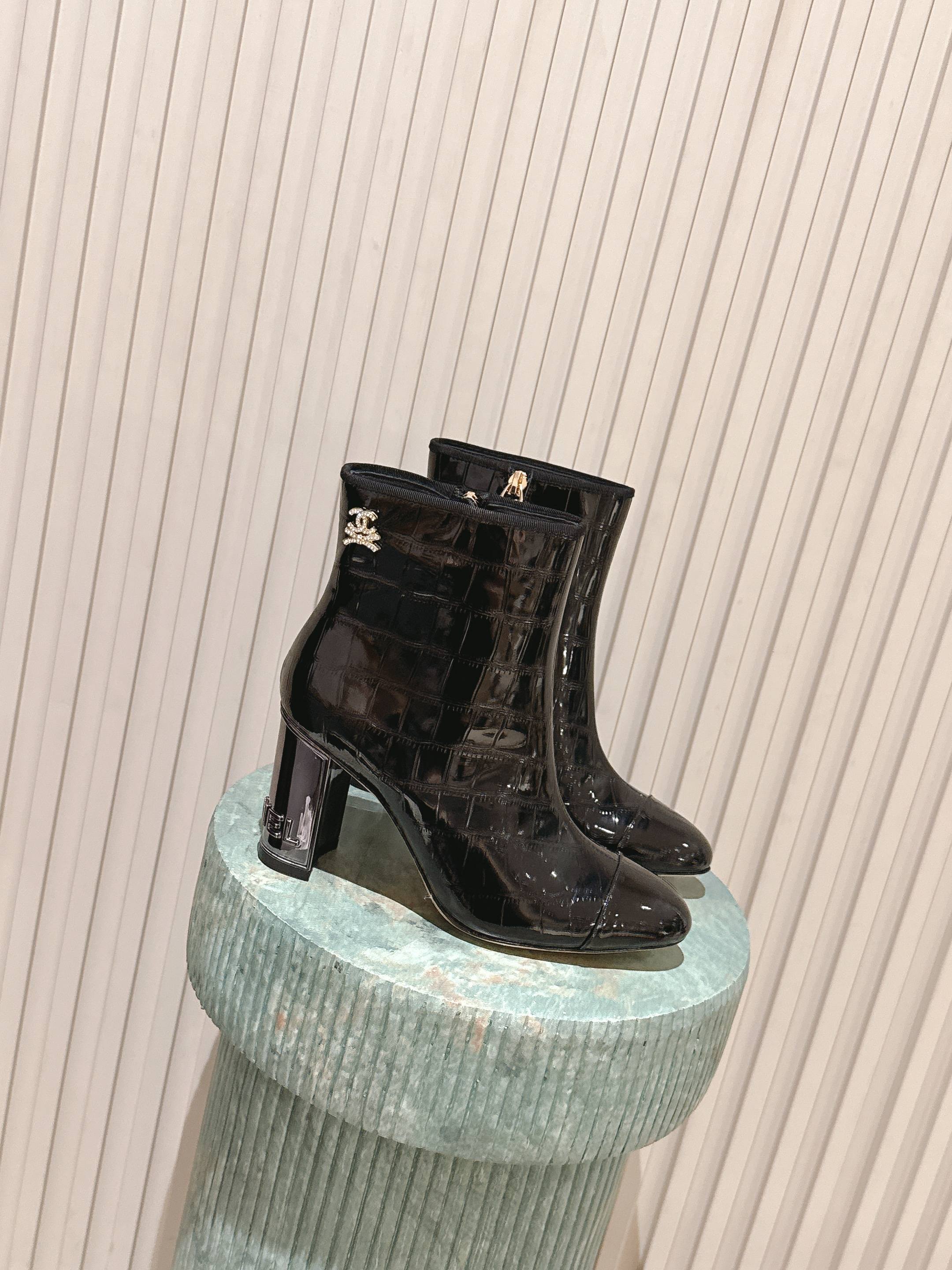 CC high-heeled ankle boots black patent calfskin 532831
