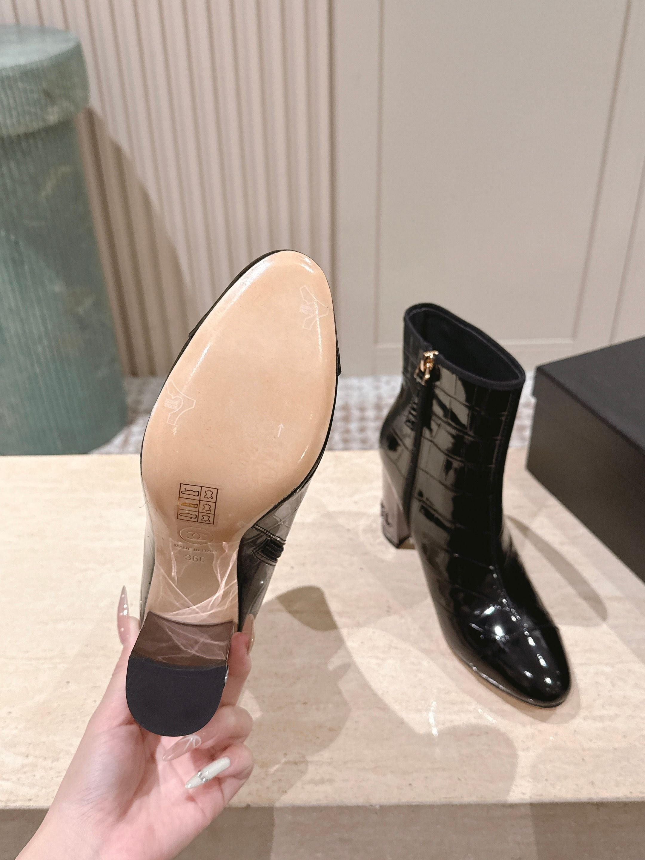 CC high-heeled ankle boots black patent calfskin 532831