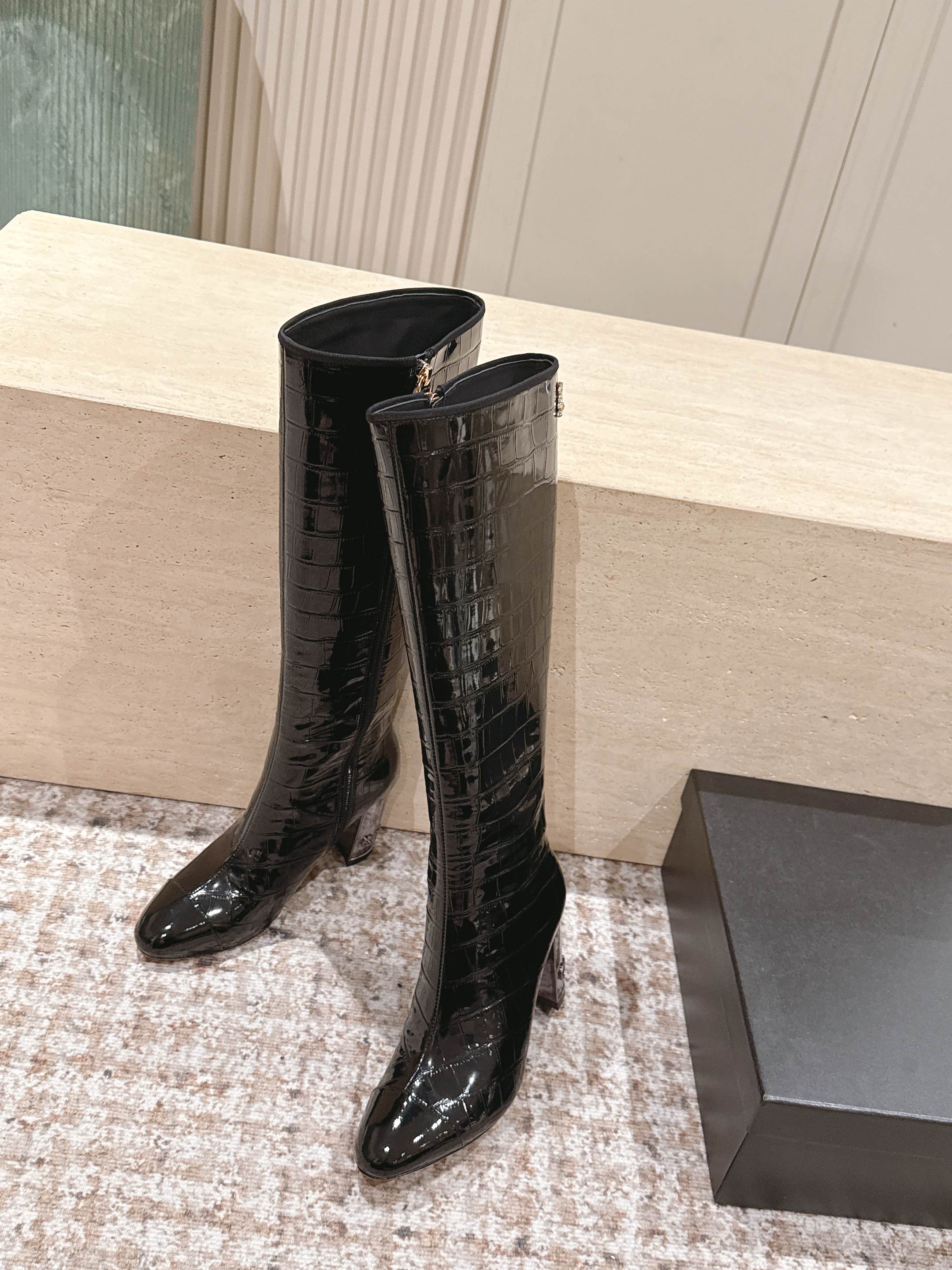 CC high-heeled boots black patent calfskin 532833