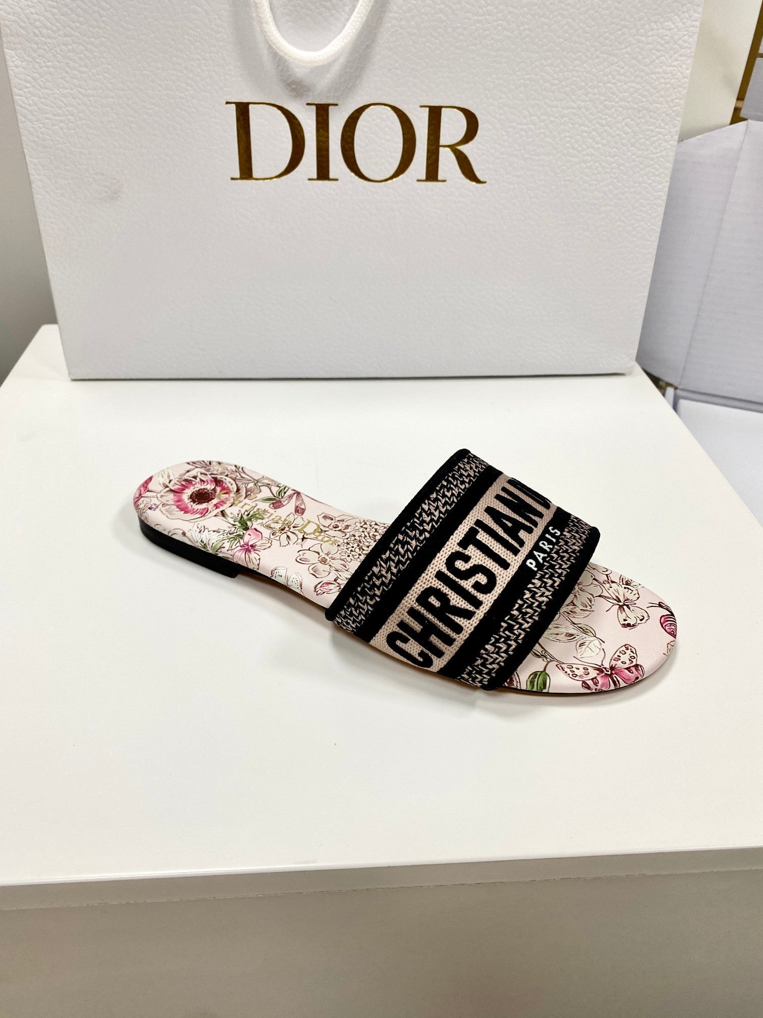 CD 26s Embroidered Sandals Light Pink Black Canvas Leather 683010