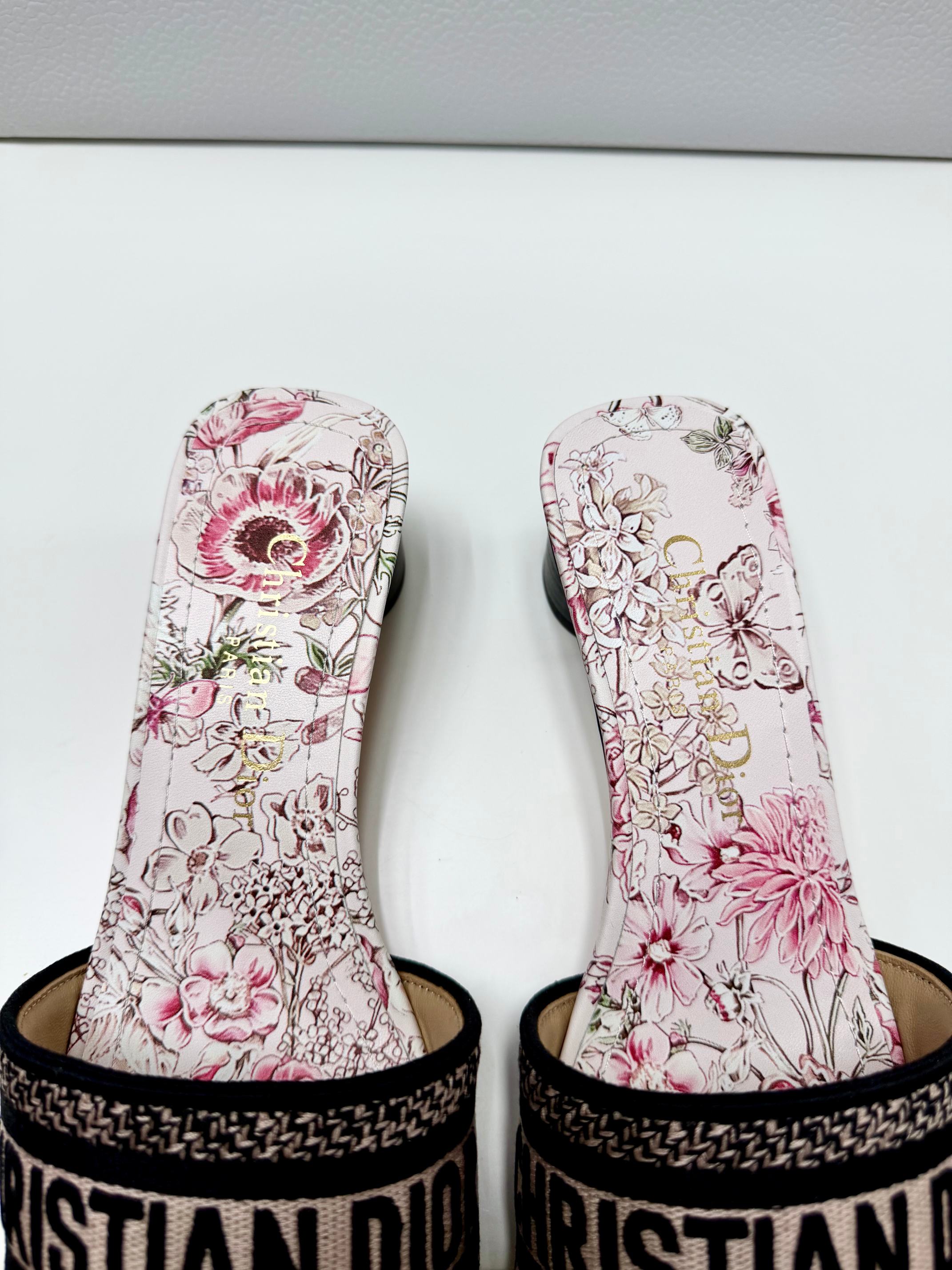 CD 26s Embroidered Sandals Light Pink Black Canvas Leather 683010