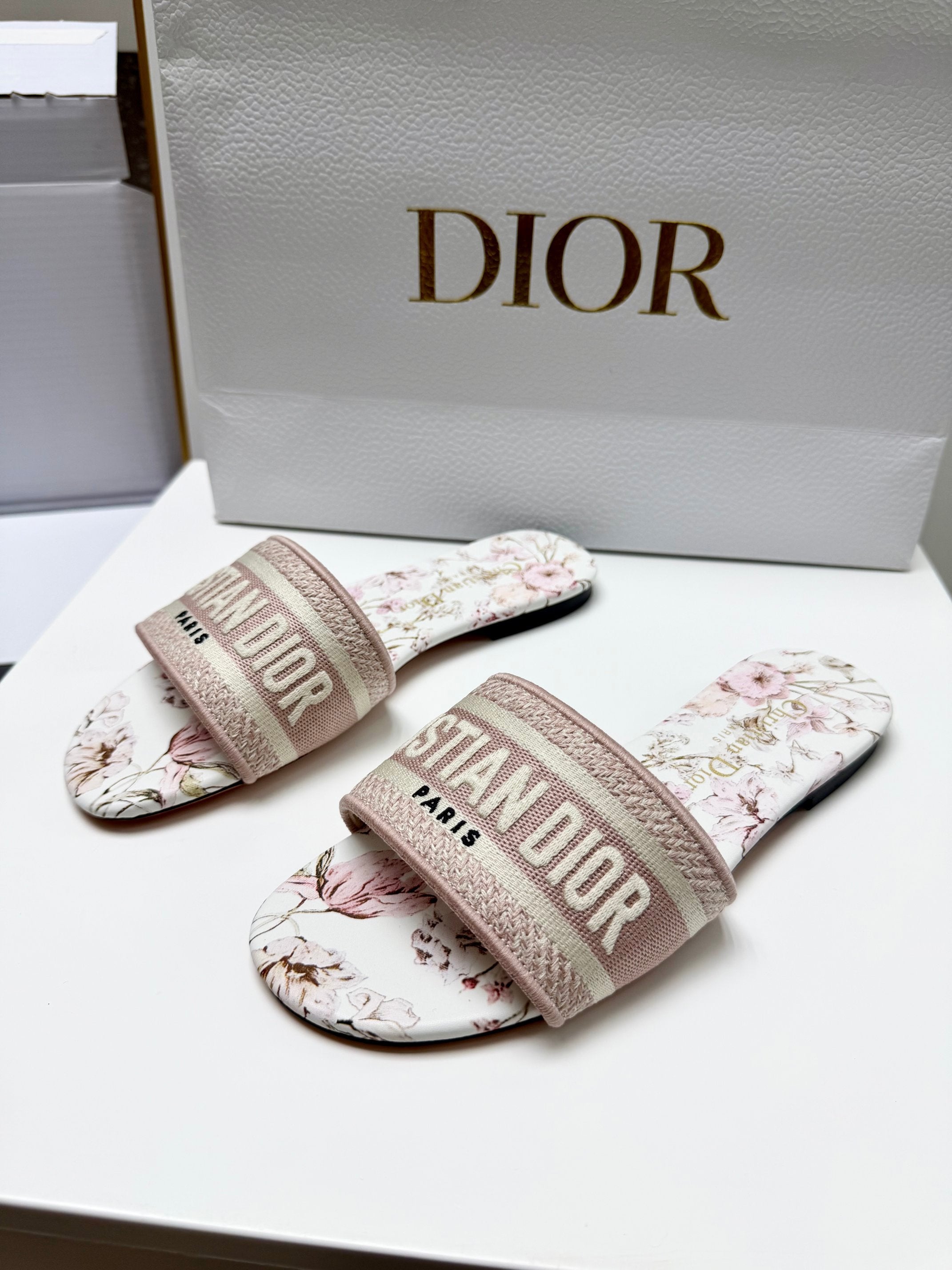 CD 26s Embroidered Sandals Pink Pastel Canvas Leather 683020