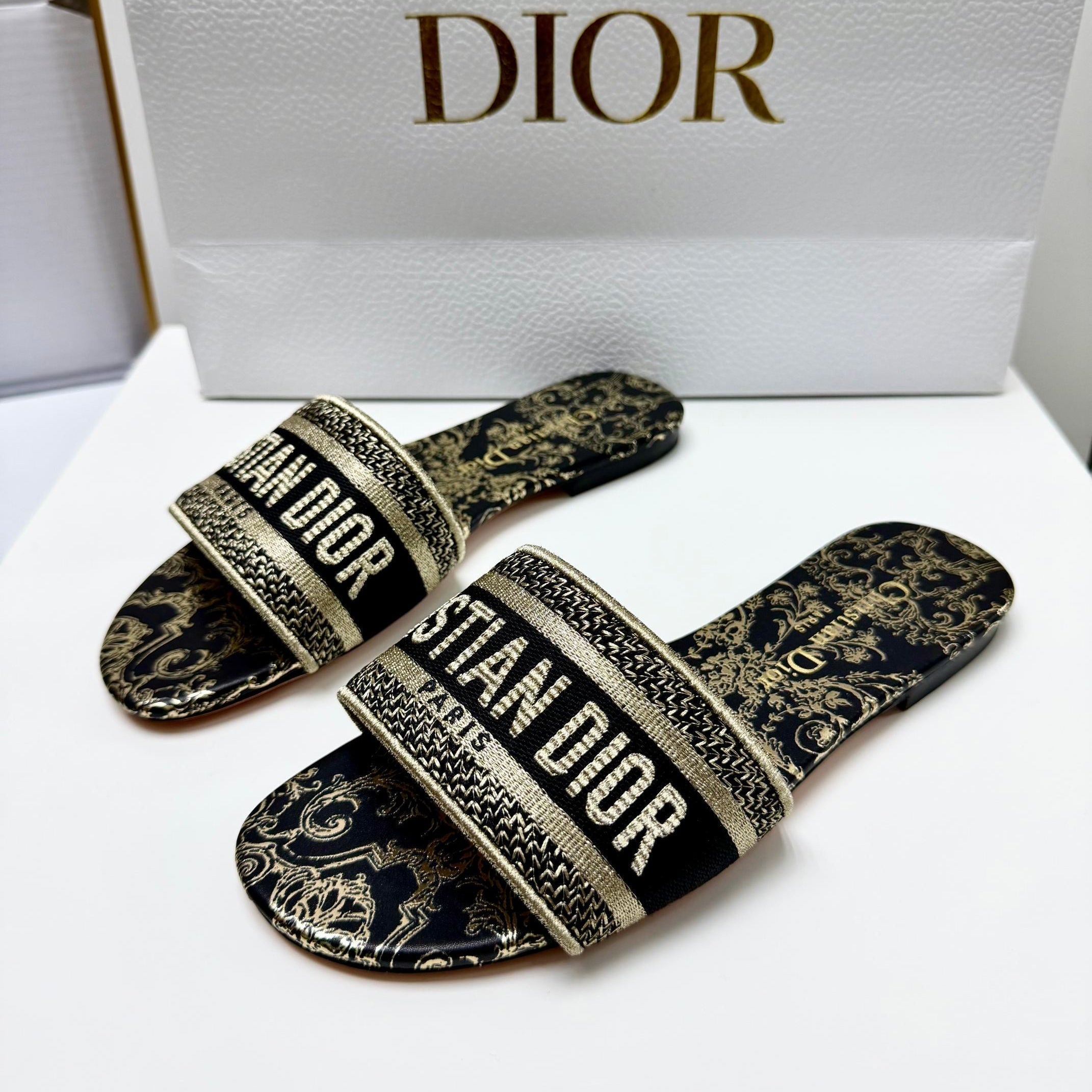 CD 26s Embroidered Sandals Black Gold Genuine Leather 683025