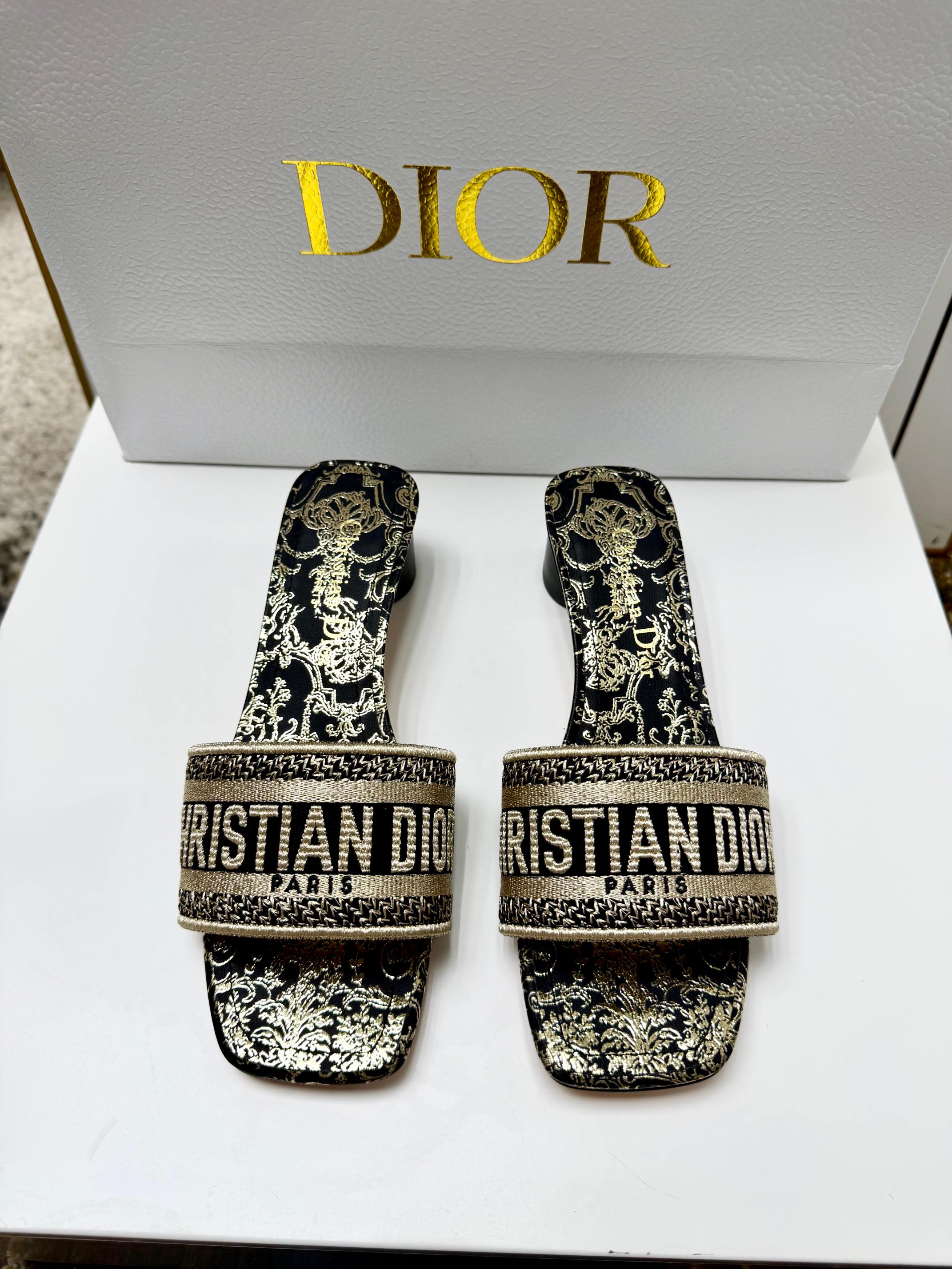 CD 26s Embroidered Sandals Black Gold Genuine Leather 683025