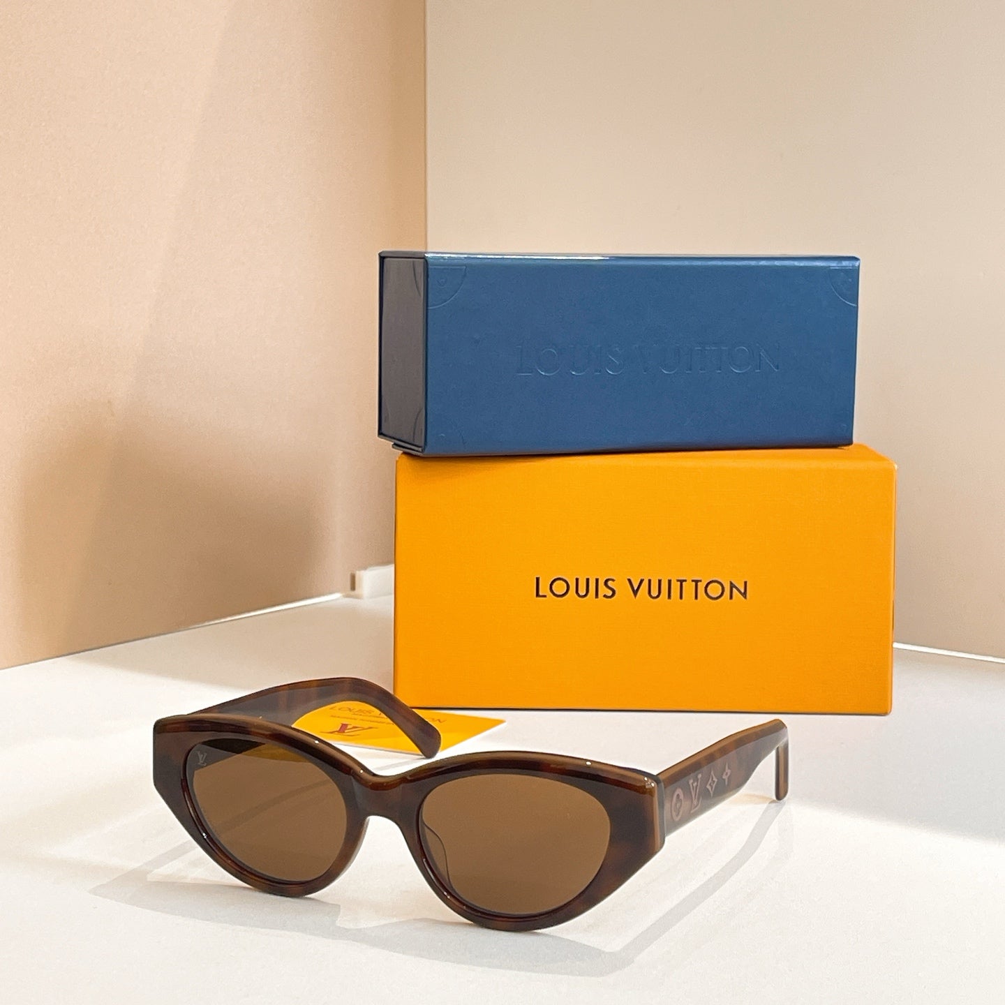 Louis Vuitton Sunglasses 647778