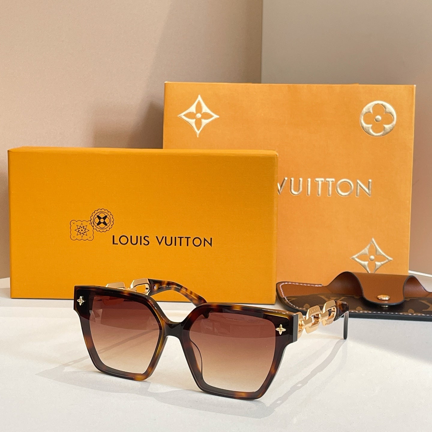 Louis Vuitton Sunglasses 690927
