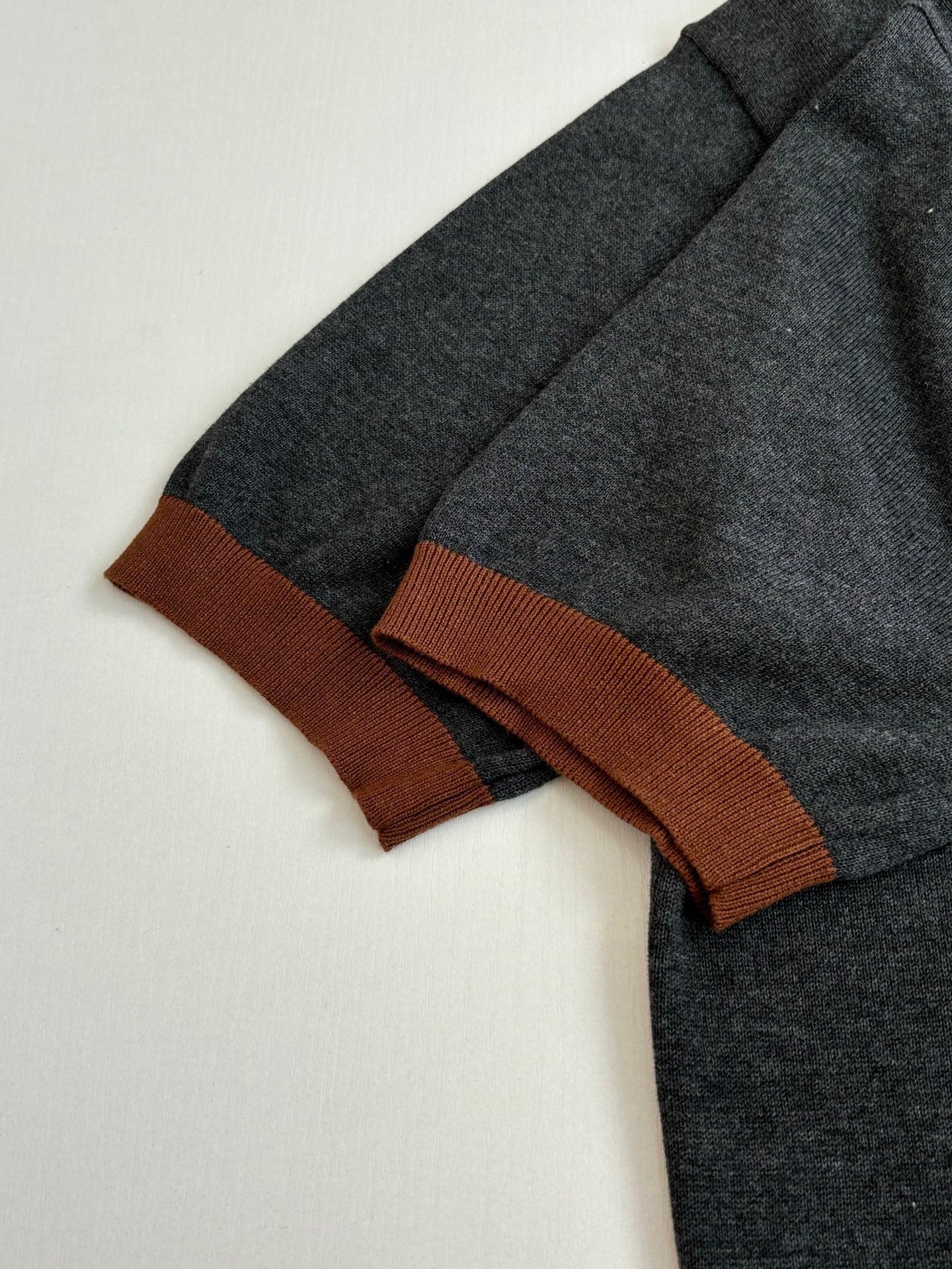 PRA 2026 Men's Short-Sleeve T-Shirt Dark Grey Caramel Knit Fabric