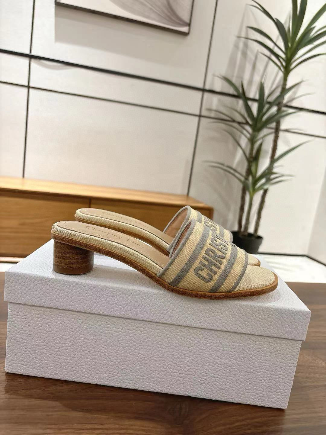 CD 26s Embroidered Sandals Beige Gray Canvas Sheepskin 664324