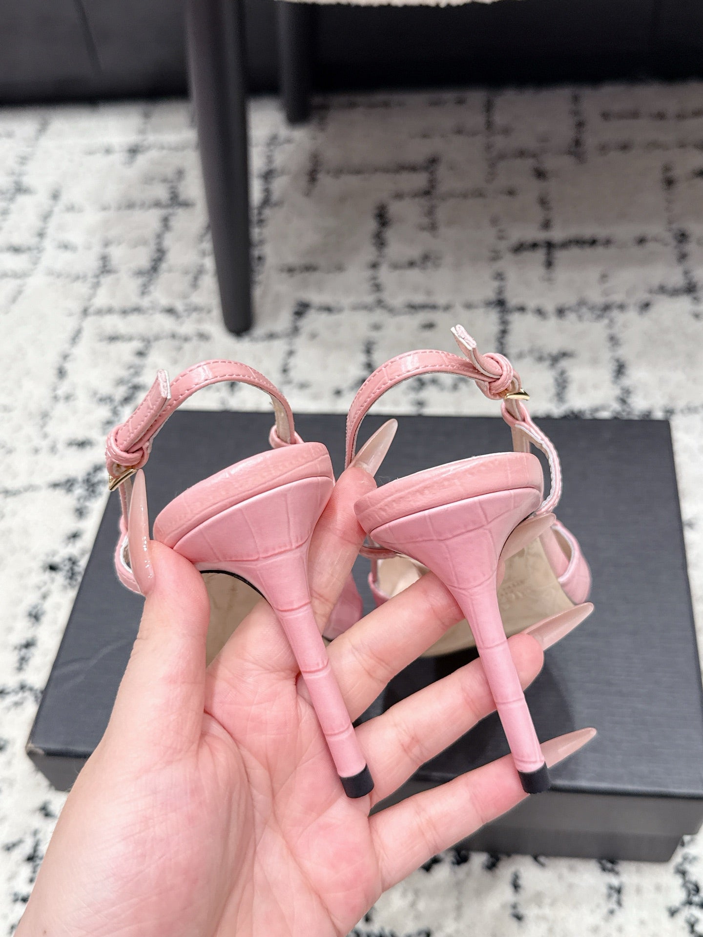 Valentino 2026 VLogo Signature 80mm Slingback Pumps Grained Leather 880648