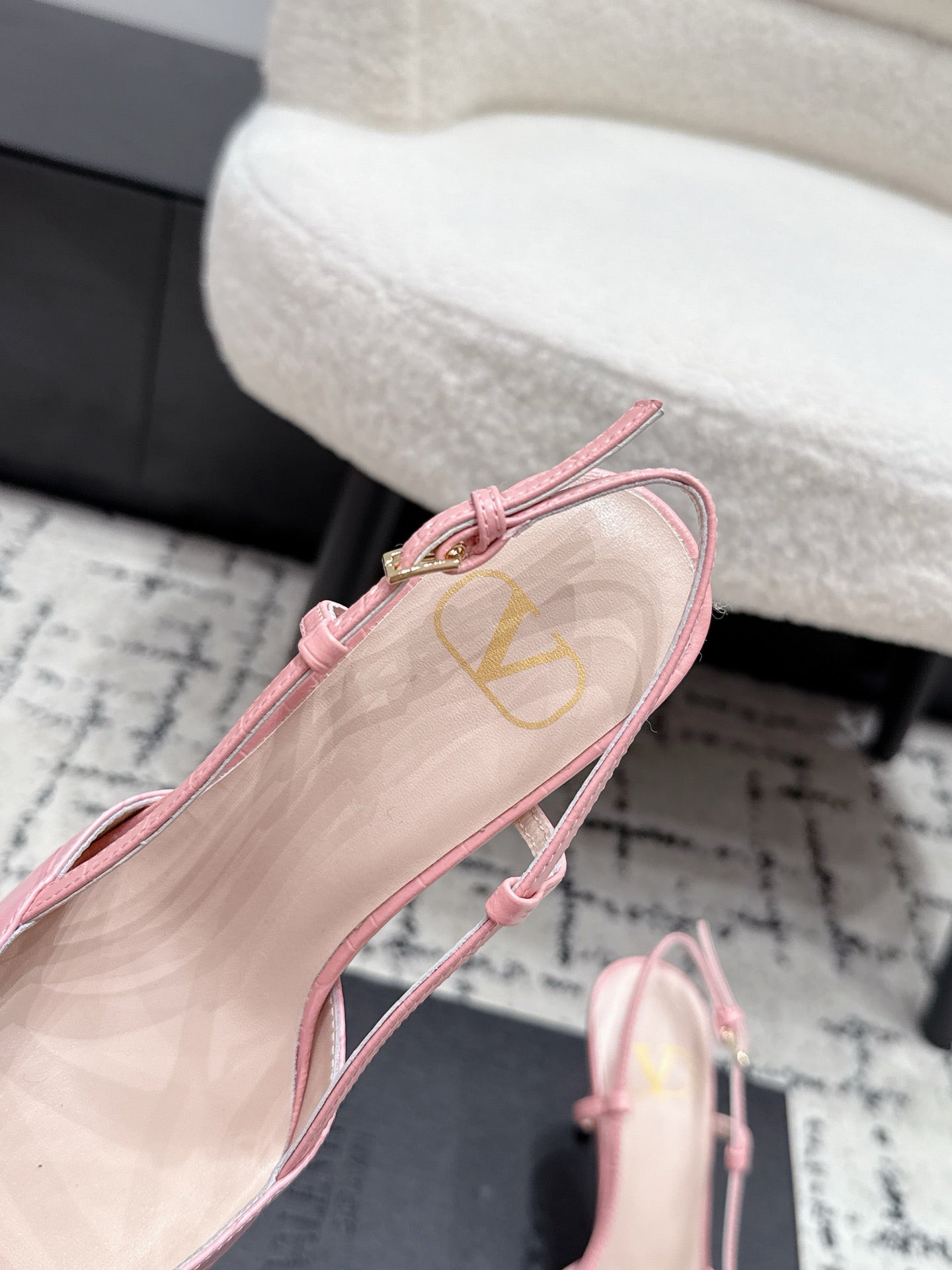Valentino 2026 VLogo Signature 80mm Slingback Pumps Grained Leather 880648