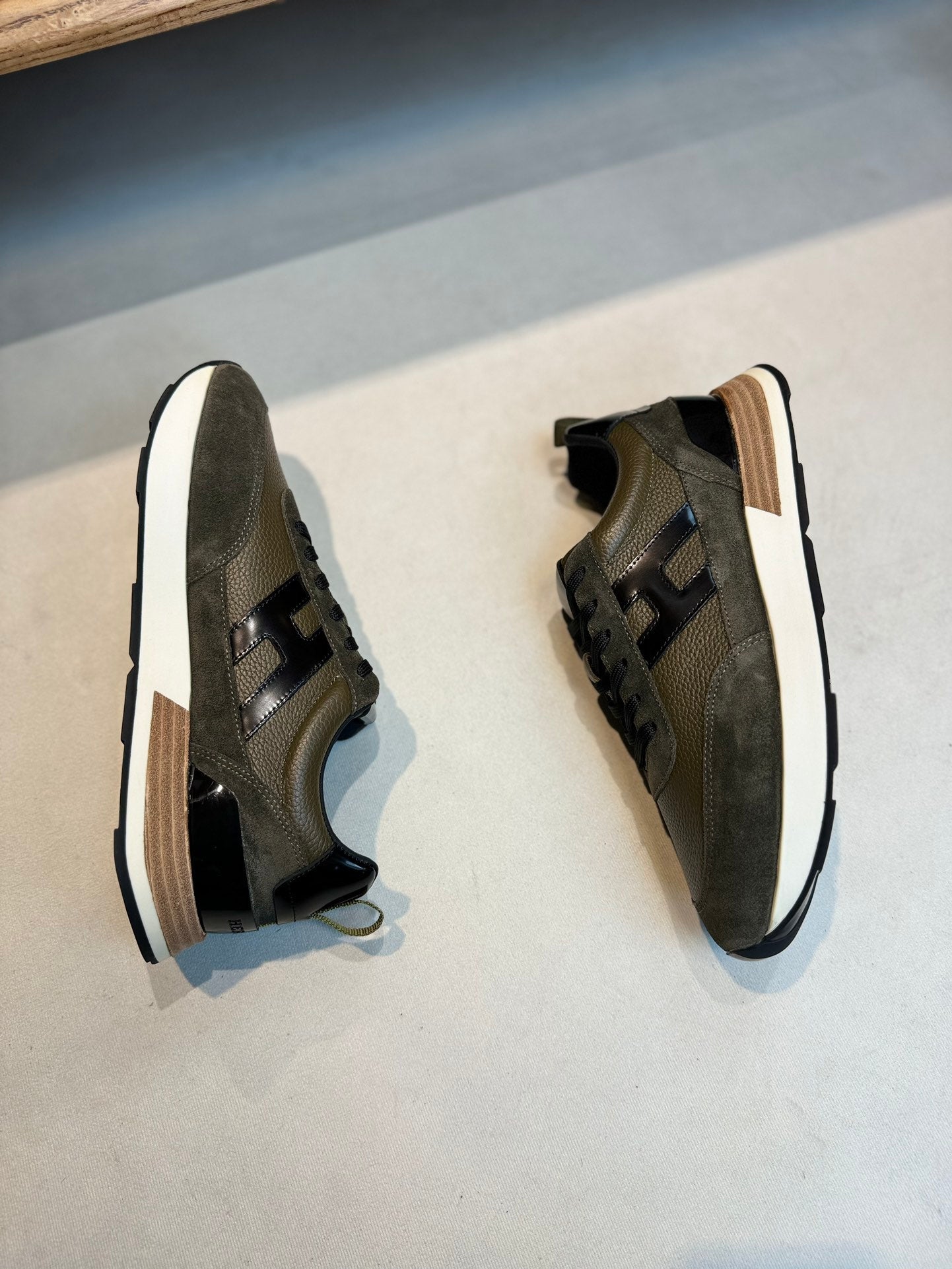 HM INTERACTIVE LACE-UP SNEAKER OLIVE CALFSKIN