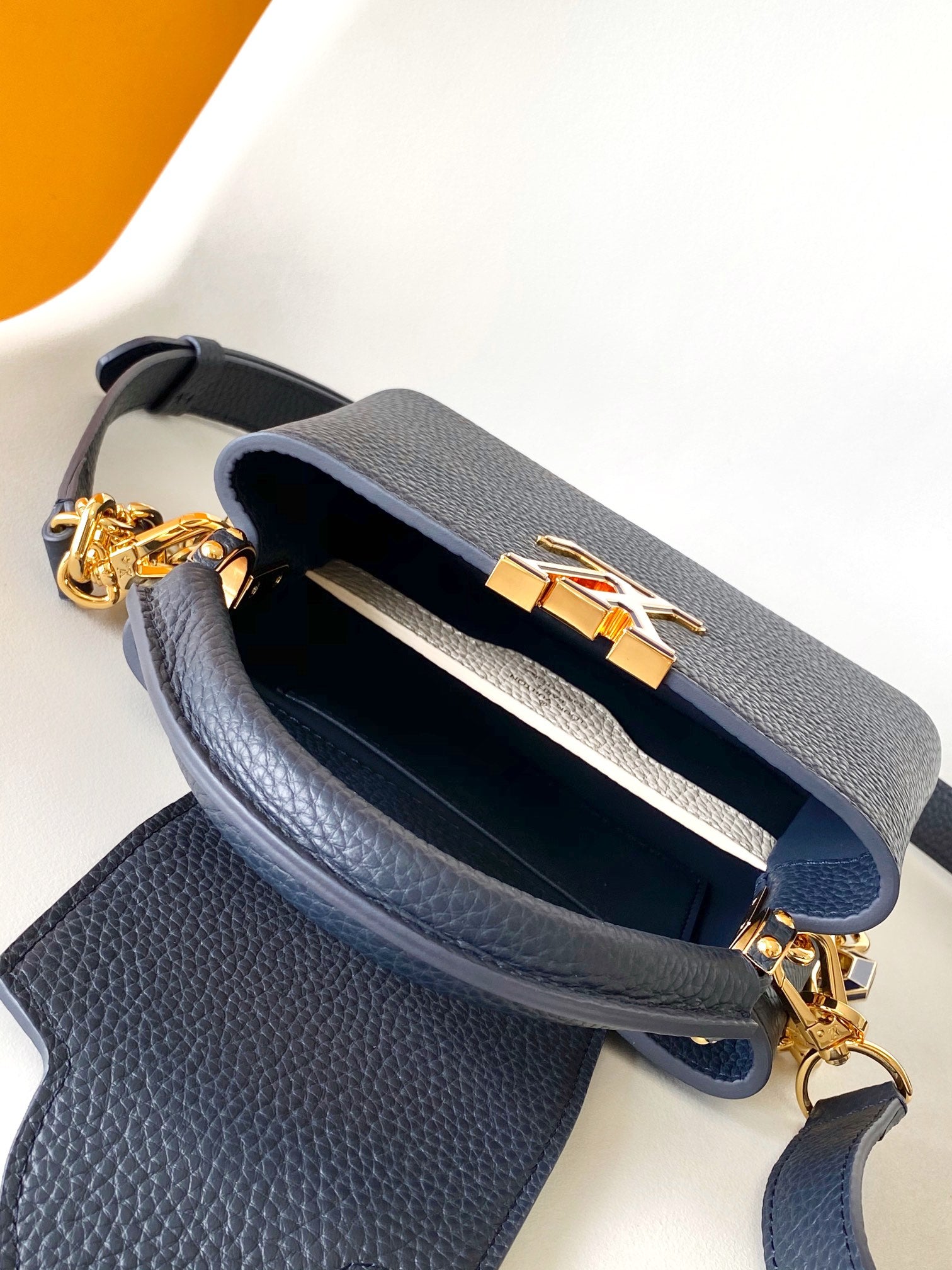 Capucines BB 21cm Bag Royal Blue Cowhide 251675