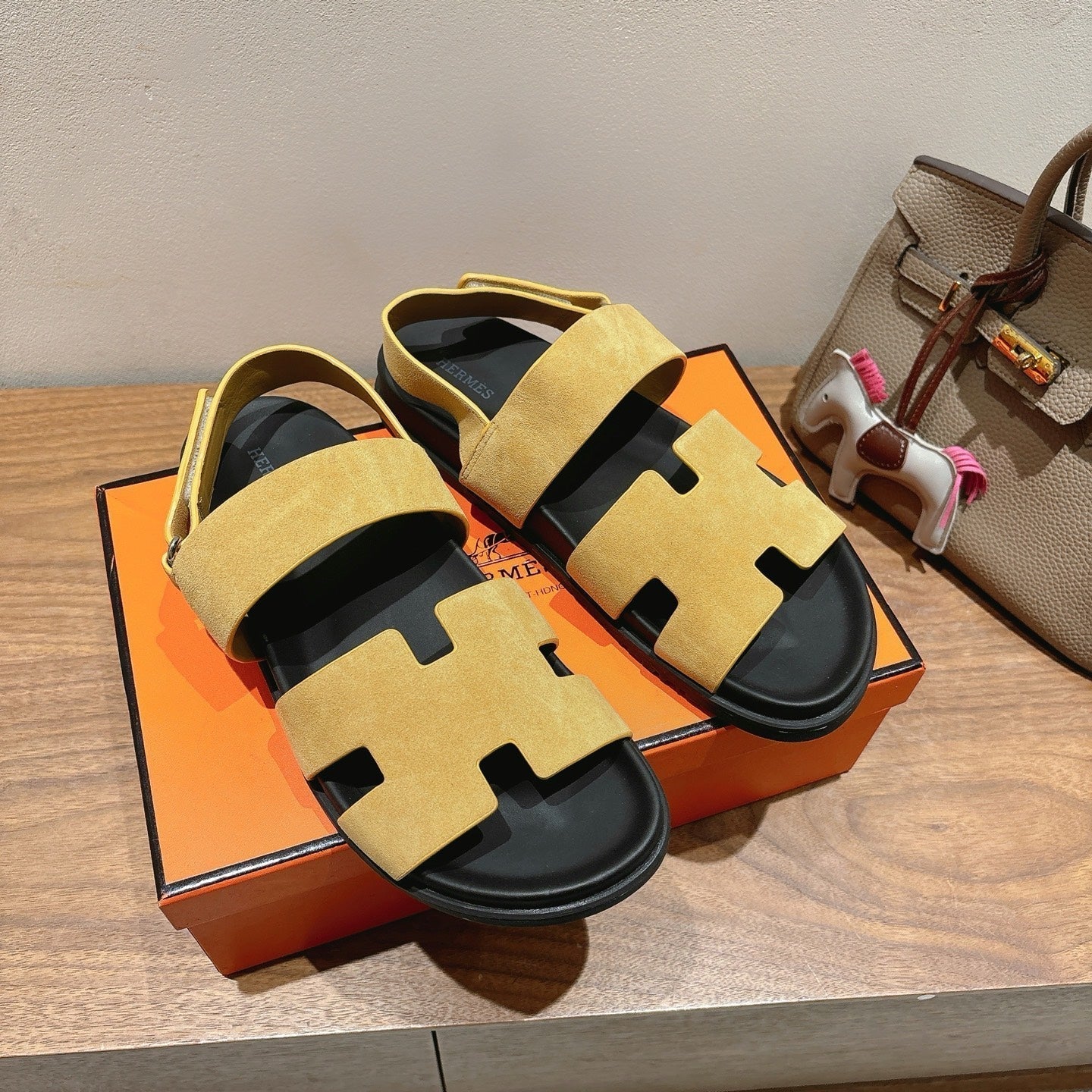 HM Men's 25 Genius Sandals Yellow Suede 651351