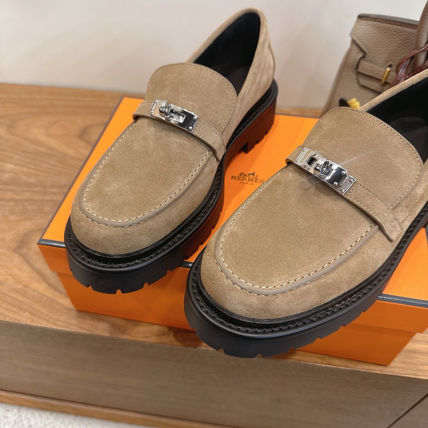HM 26ss Loafers Dark Beige Black Suede Calfskin 638441