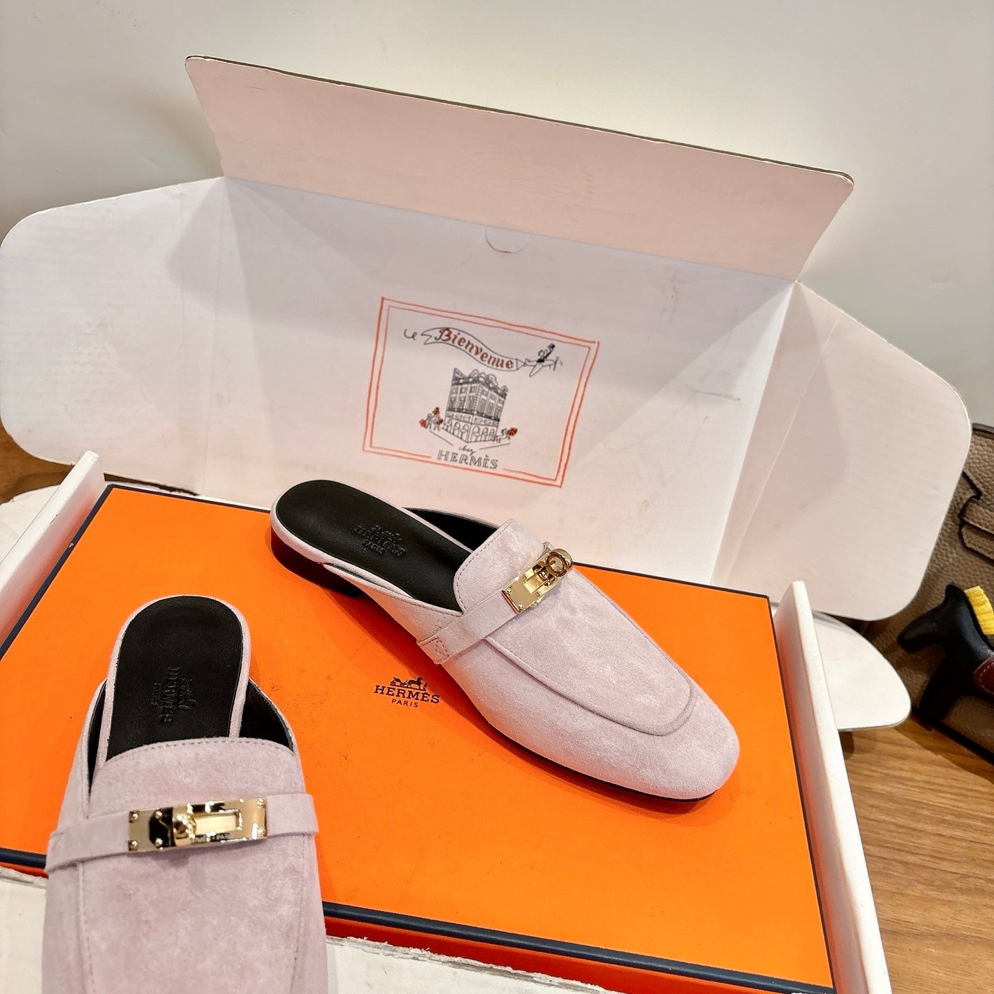 HM 26ss Mule Light Pink Black Suede Calfskin 638484