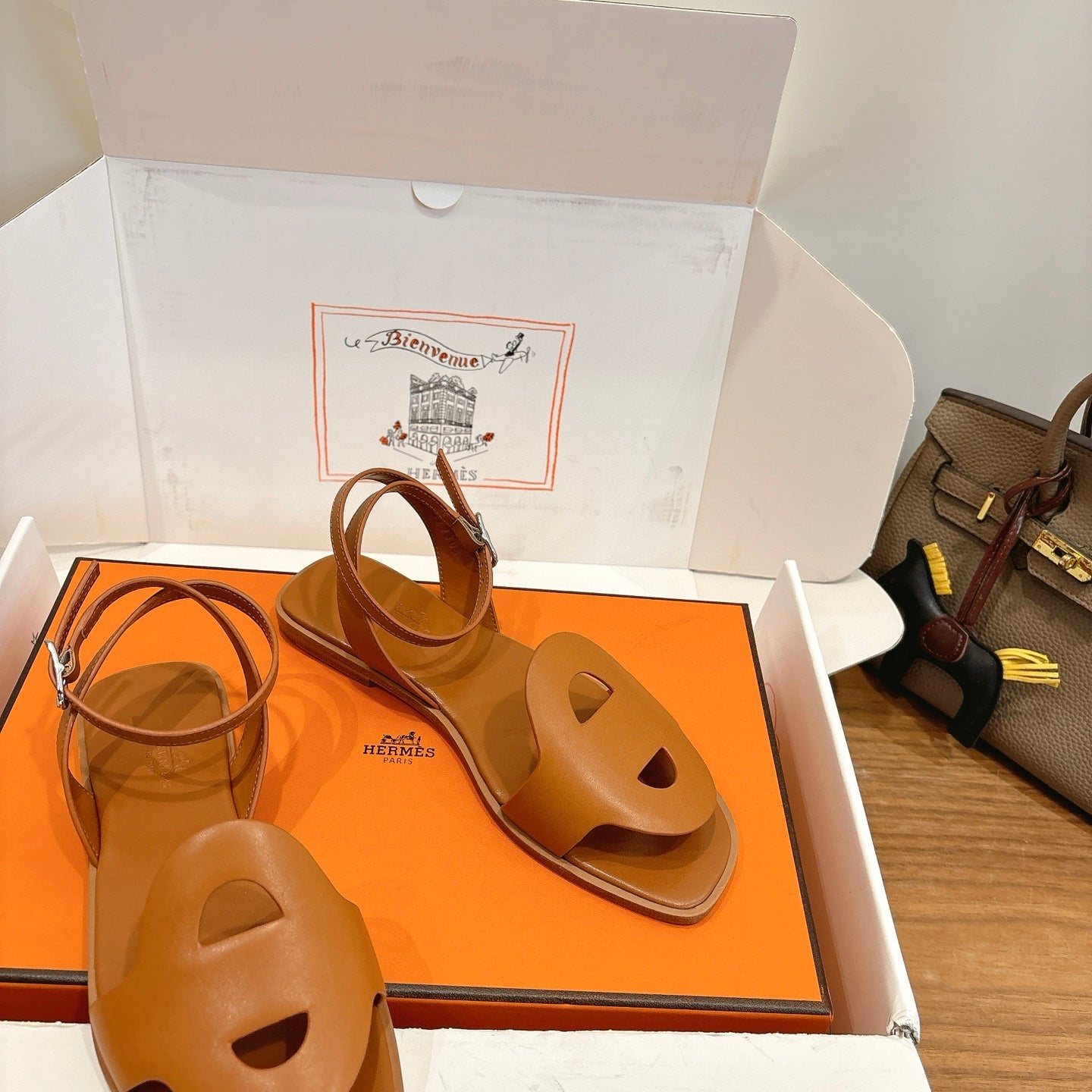 HM 26ss Flat Sandal Camel Brown Calfskin 638413