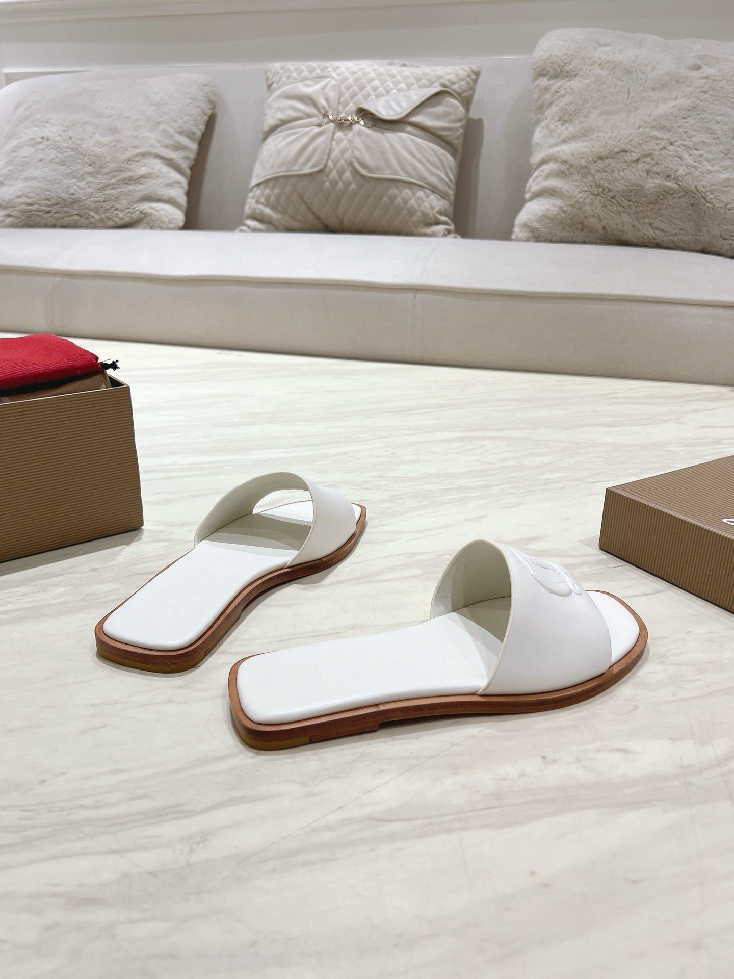 CL 25 Slippers White Top Layer High Gloss Calfskin 307497