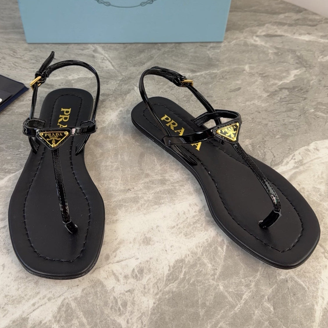 Prada 2026 Thong Sandals Patent Leather 789403