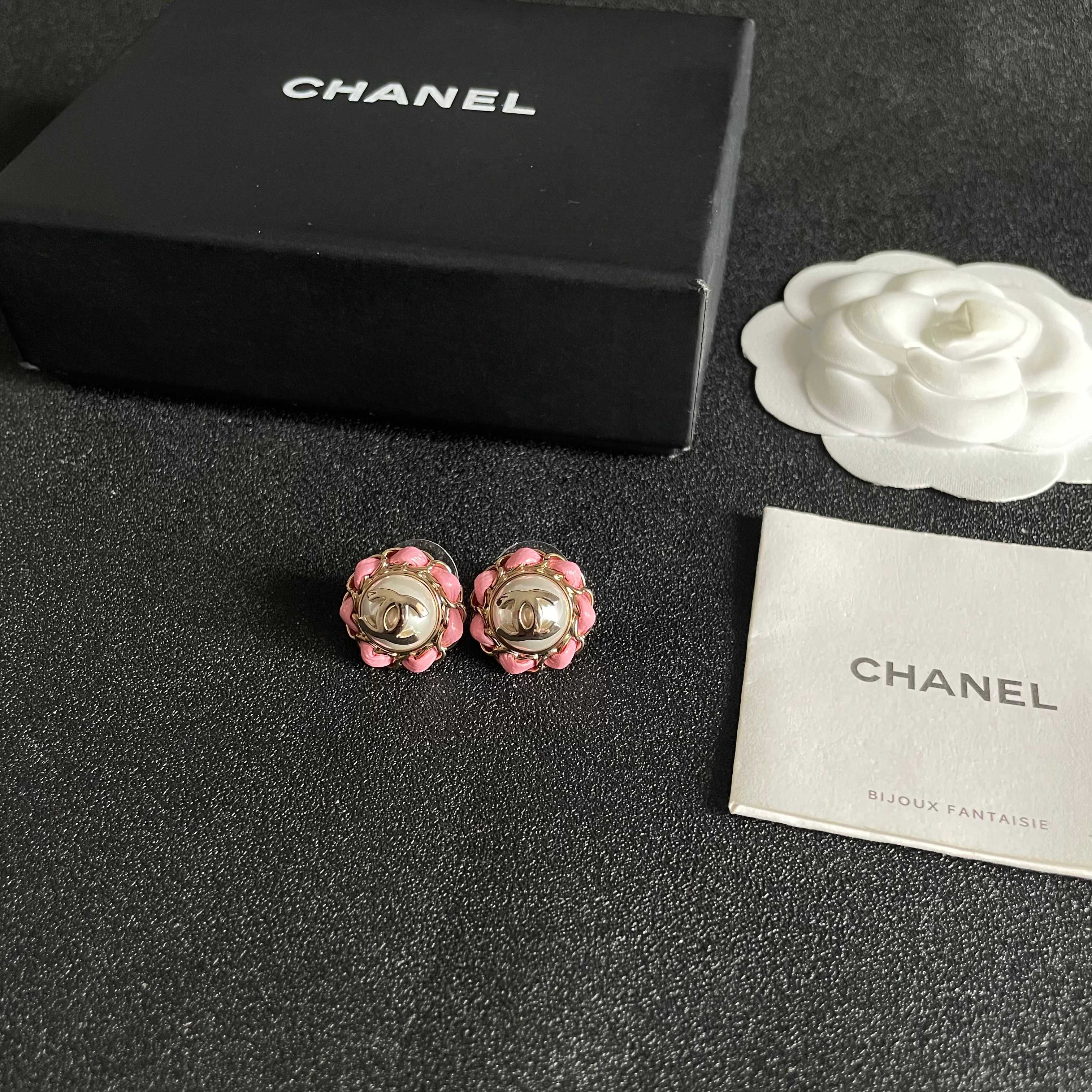 CC Pendant Double C Pink Pearl Gold Earrings 558643