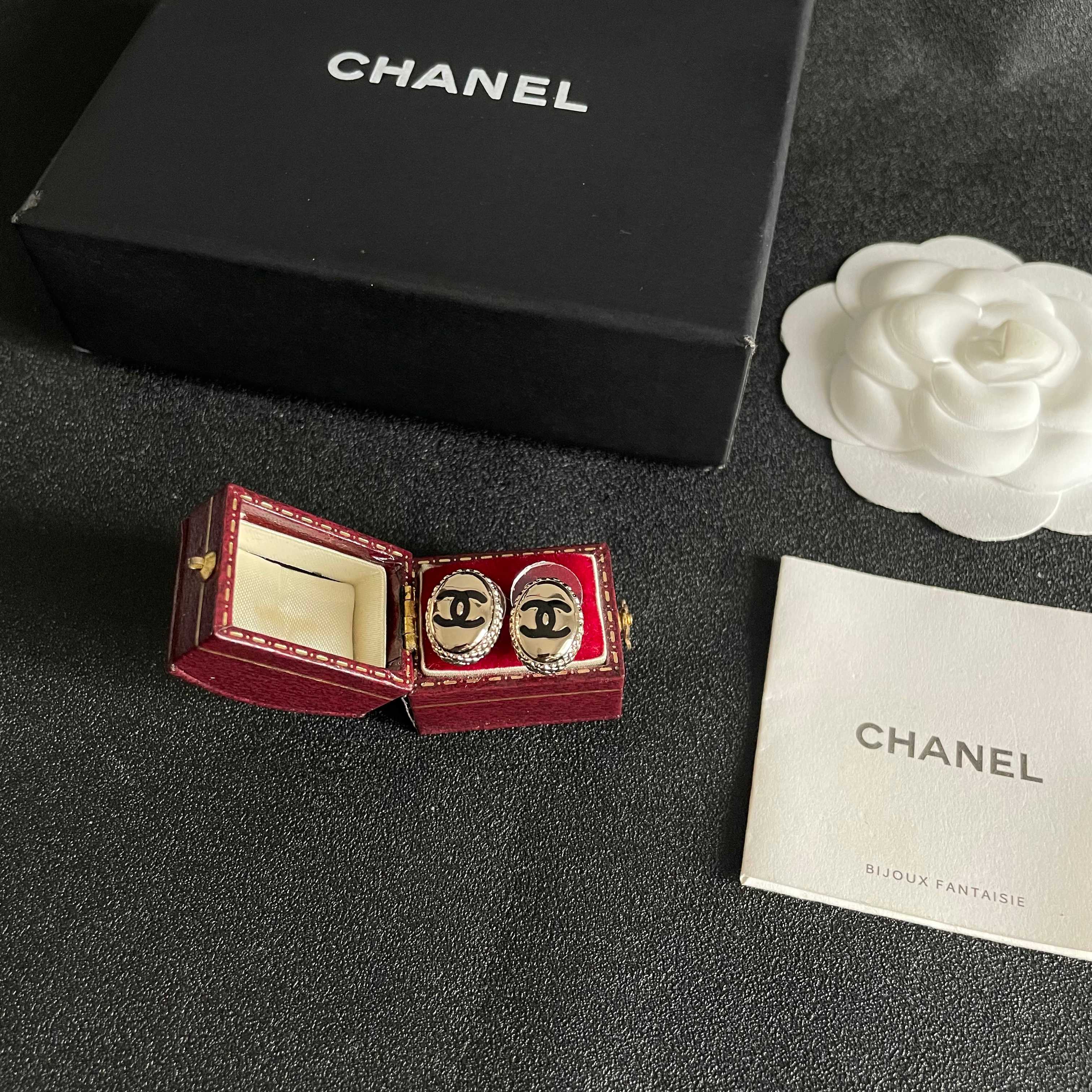 CC Vintage Double C Black Gold Earrings
