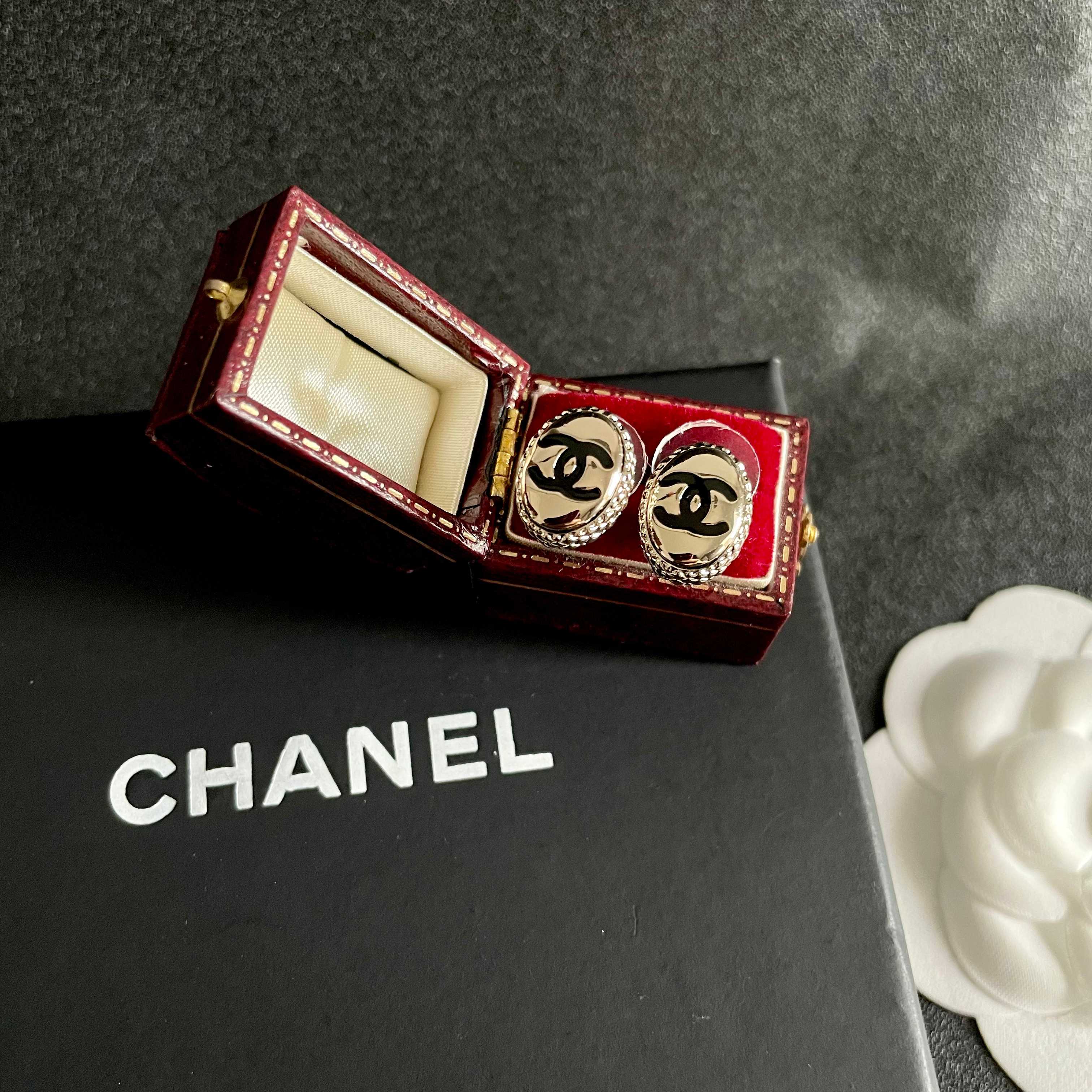 CC Vintage Double C Black Gold Earrings